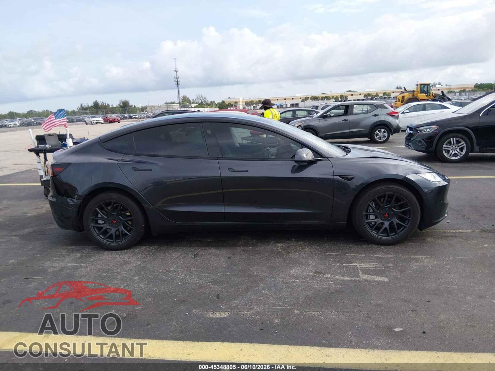 TESLA MODEL 3 2024 - 5YJ3E1EA8RF739640
