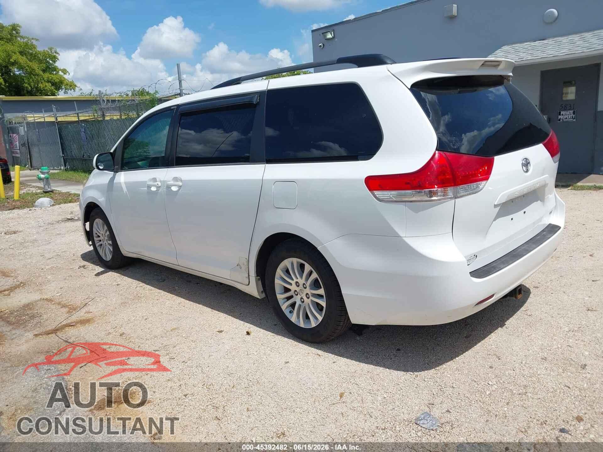 TOYOTA SIENNA 2013 - 5TDKK3DC8DS316435