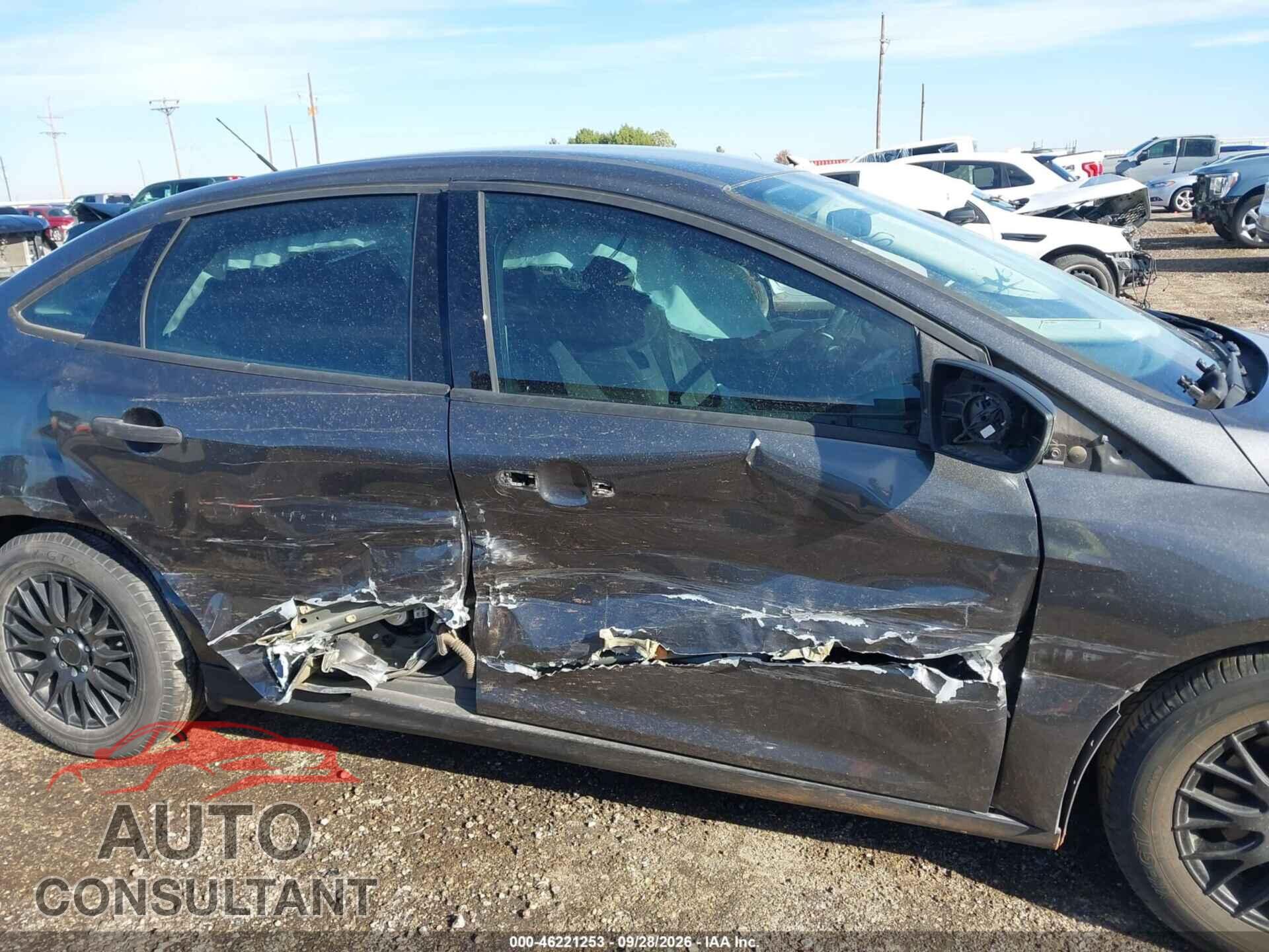 FORD FOCUS 2017 - 1FADP3E22HL295384