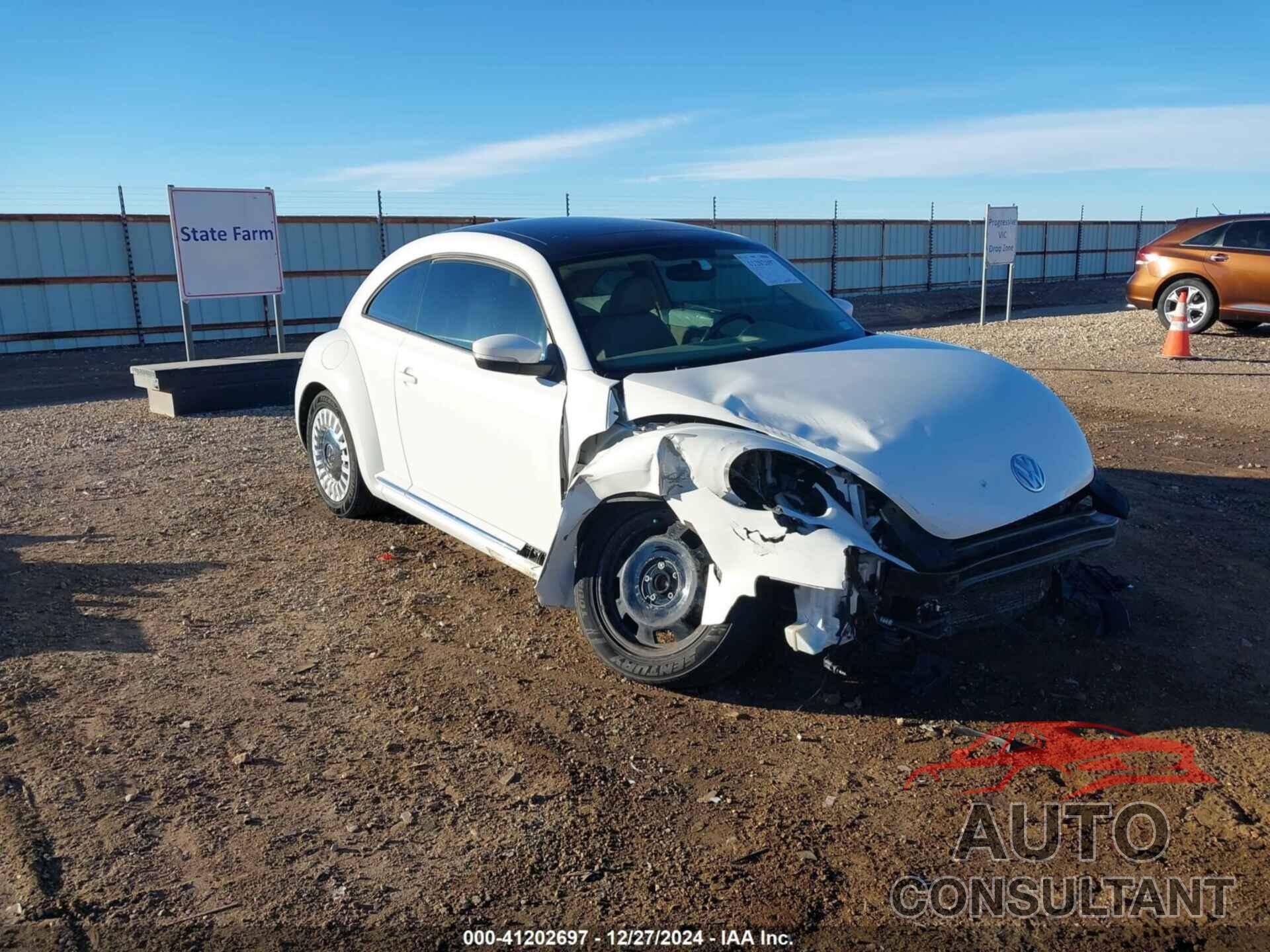 VOLKSWAGEN BEETLE 2013 - 3VWJX7AT3DM660437