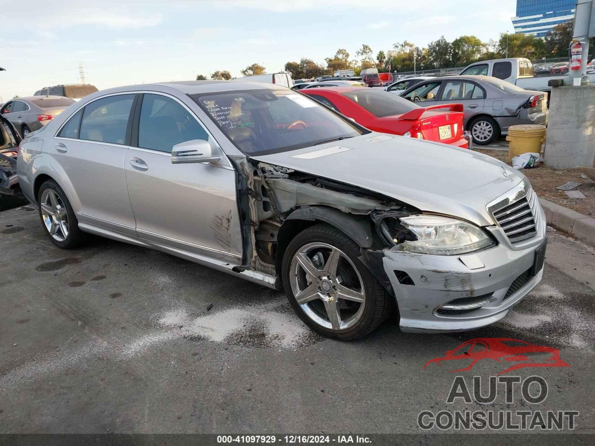 MERCEDES-BENZ S 550 2010 - WDDNG7BB8AA332181