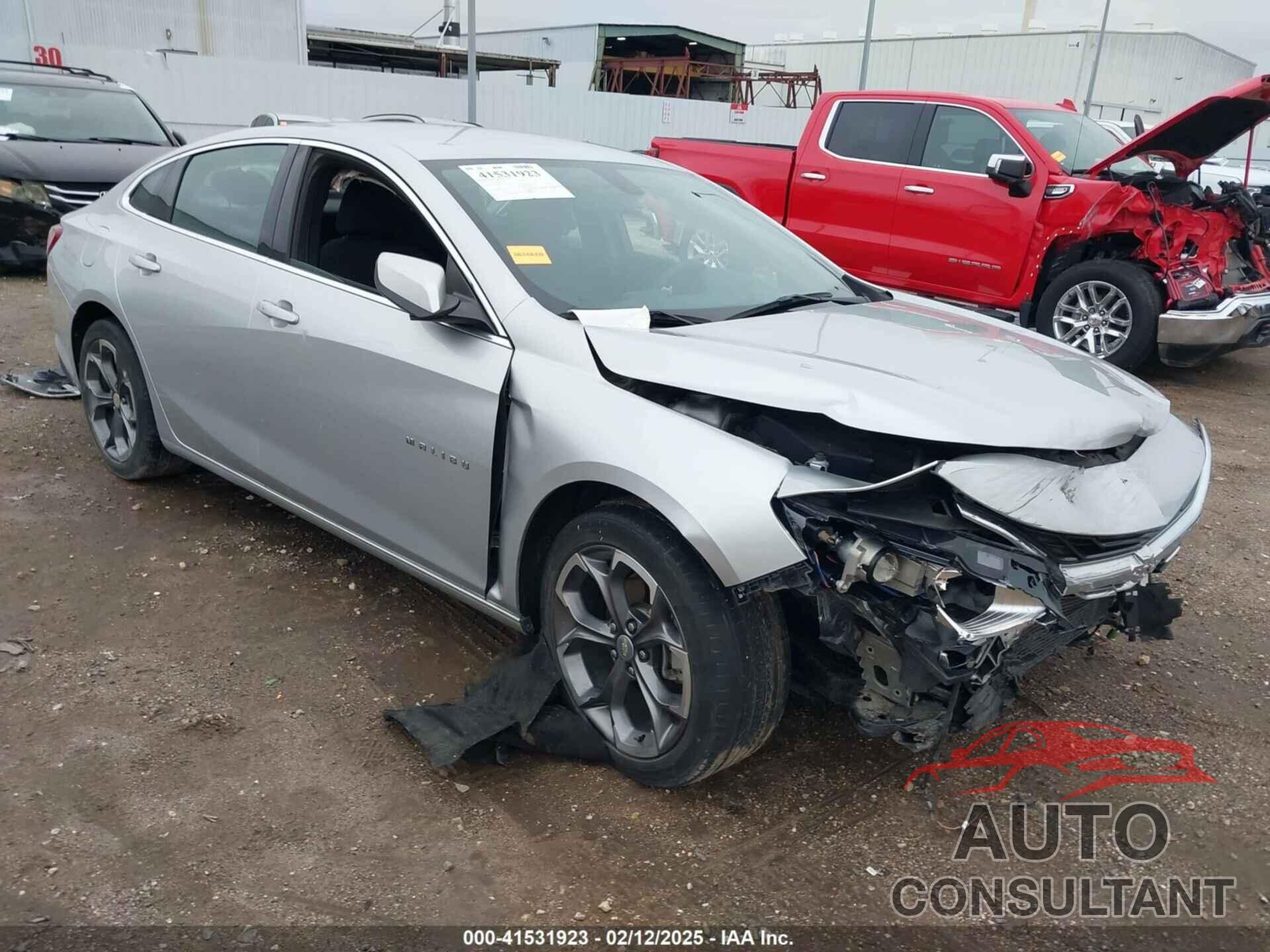 CHEVROLET MALIBU 2021 - 1G1ZD5ST8MF077534