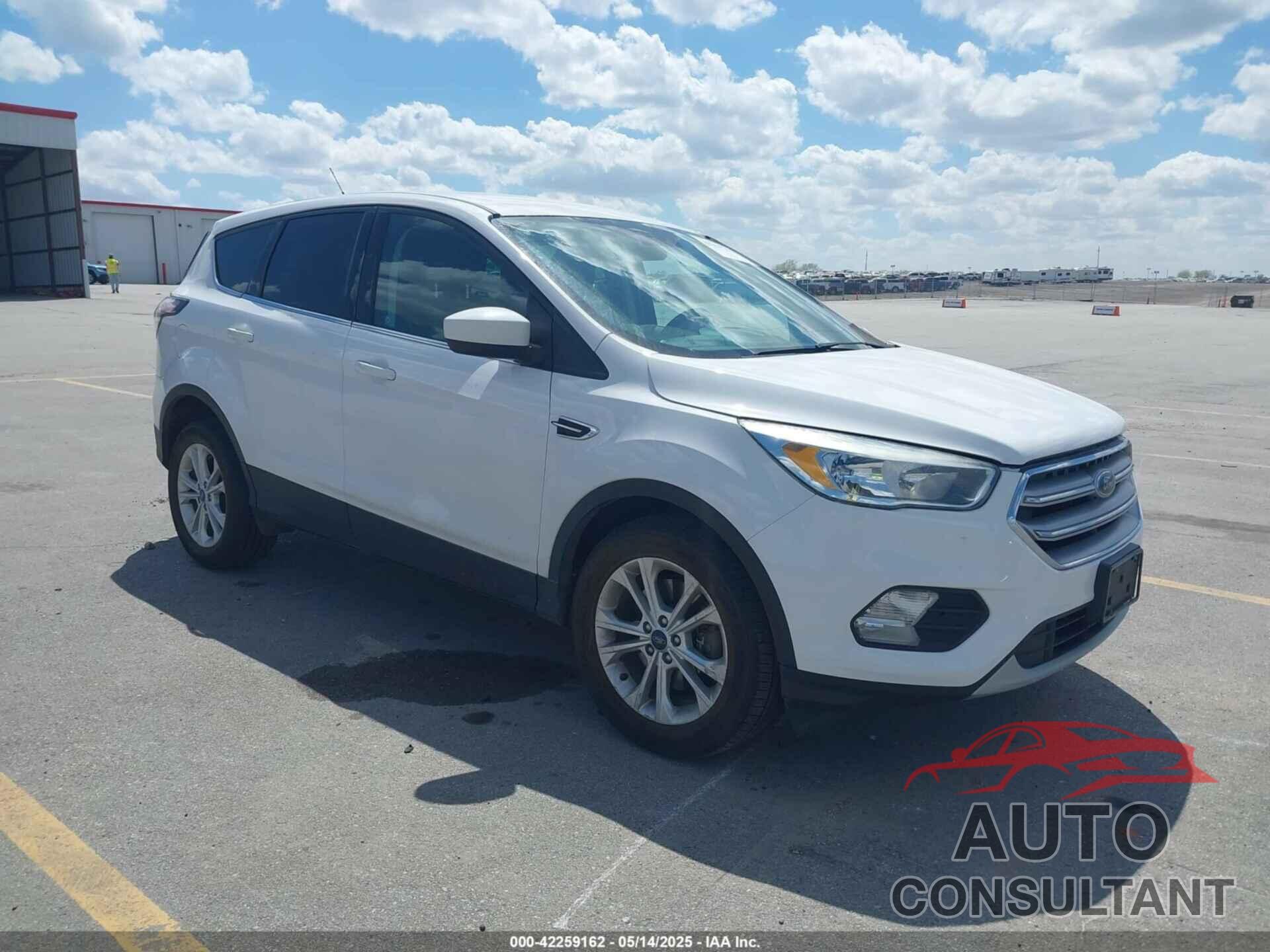 FORD ESCAPE 2017 - 1FMCU9GD0HUB13350