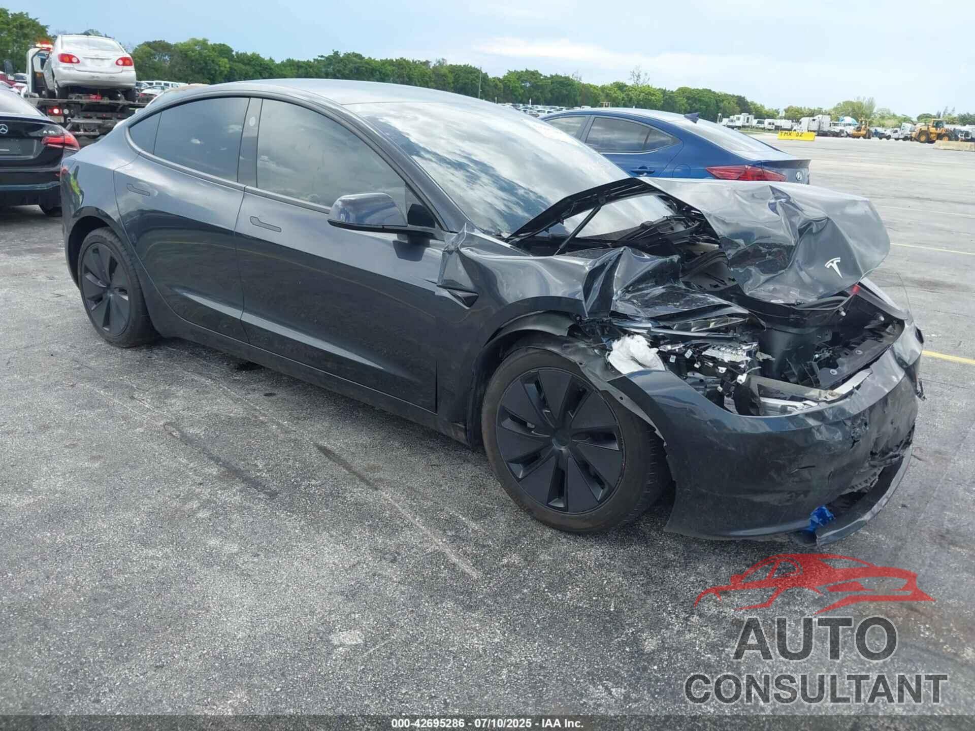 TESLA MODEL 3 2024 - 5YJ3E1EA7RF738284