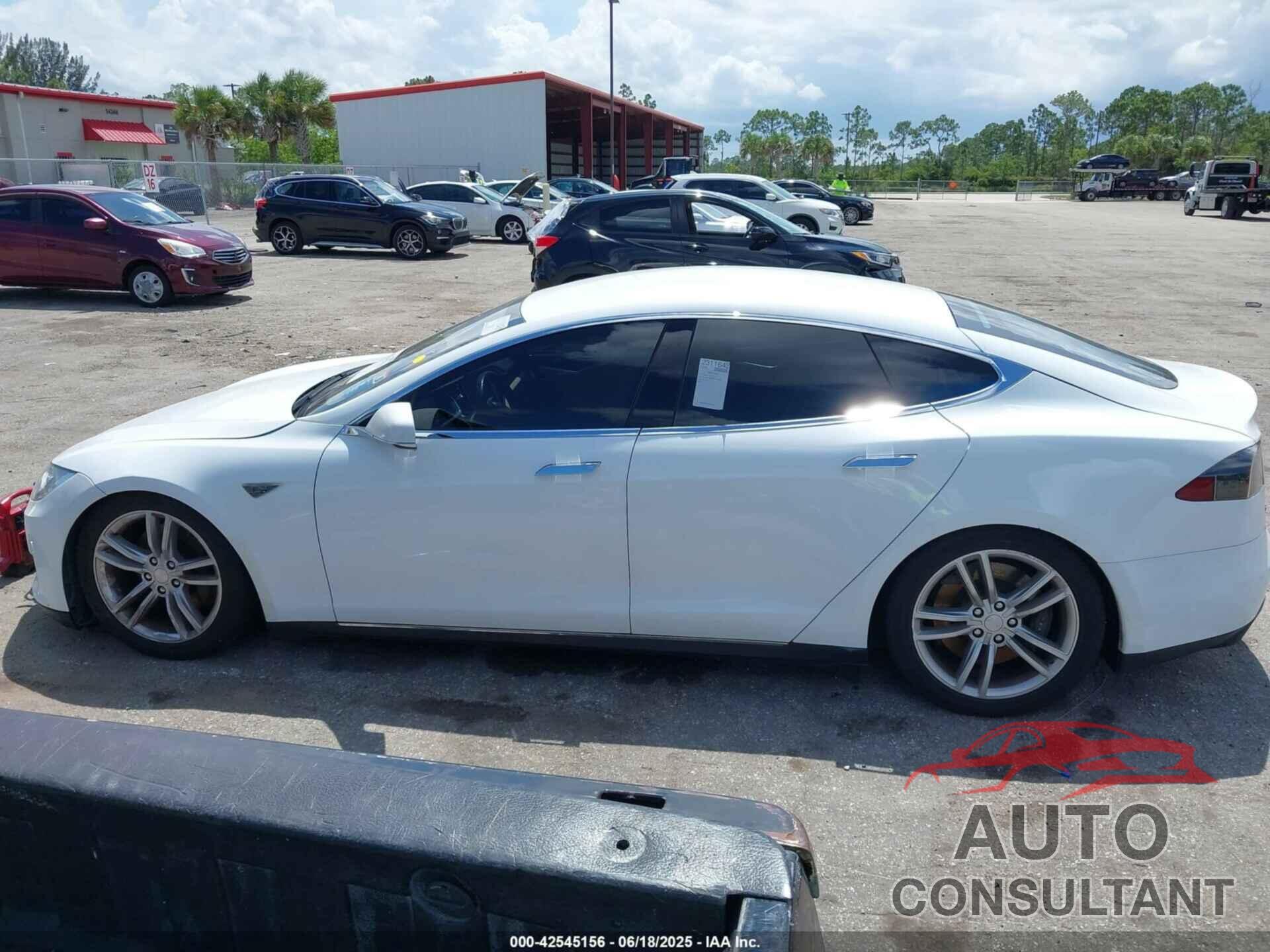 TESLA MODEL S 2013 - 5YJSA1AC8DFP10260