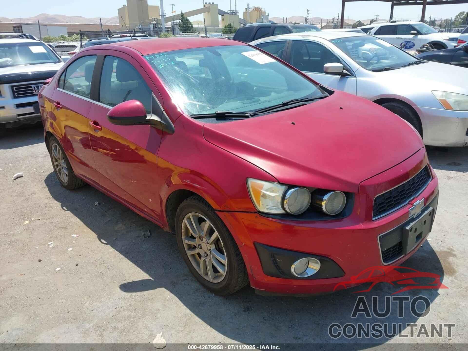 CHEVROLET SONIC 2015 - 1G1JC5SH0F4137171