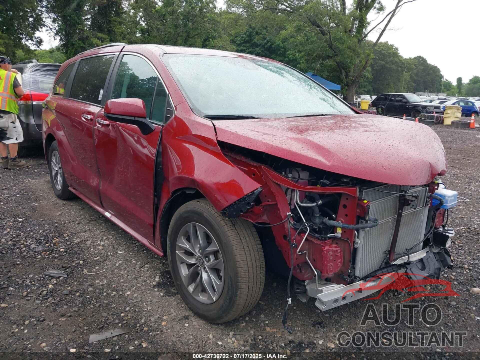 TOYOTA SIENNA 2023 - 5TDJSKFC8PS090968