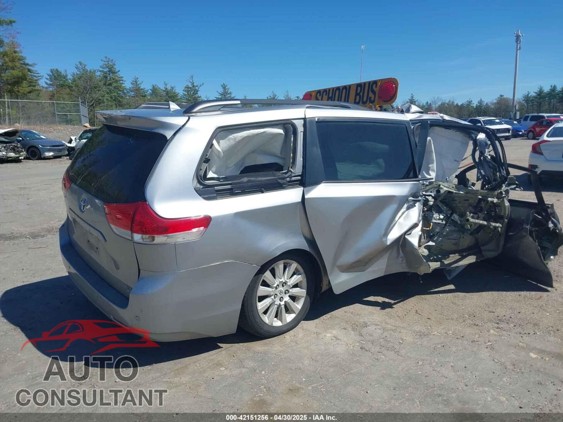 TOYOTA SIENNA 2011 - 5TDDK3DCXBS028227