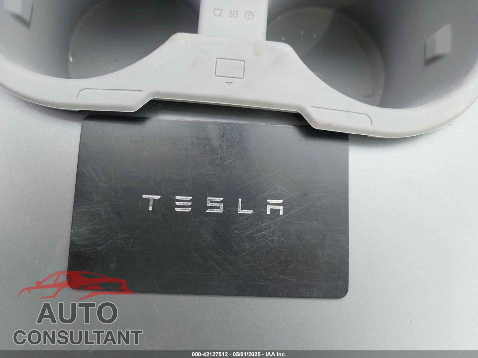TESLA MODEL Y 2023 - 7SAYGAEEXPF776370