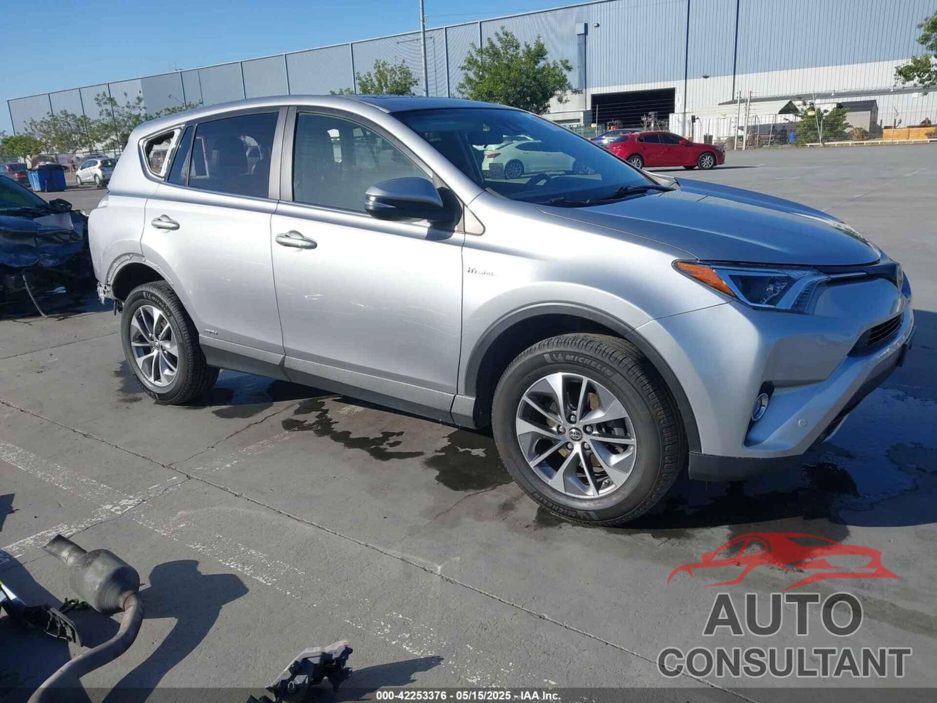 TOYOTA RAV4 HYBRID 2017 - JTMRJREV1HD112145