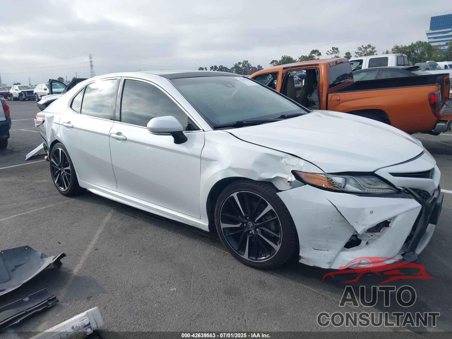 TOYOTA CAMRY 2018 - 4T1B61HK0JU139652