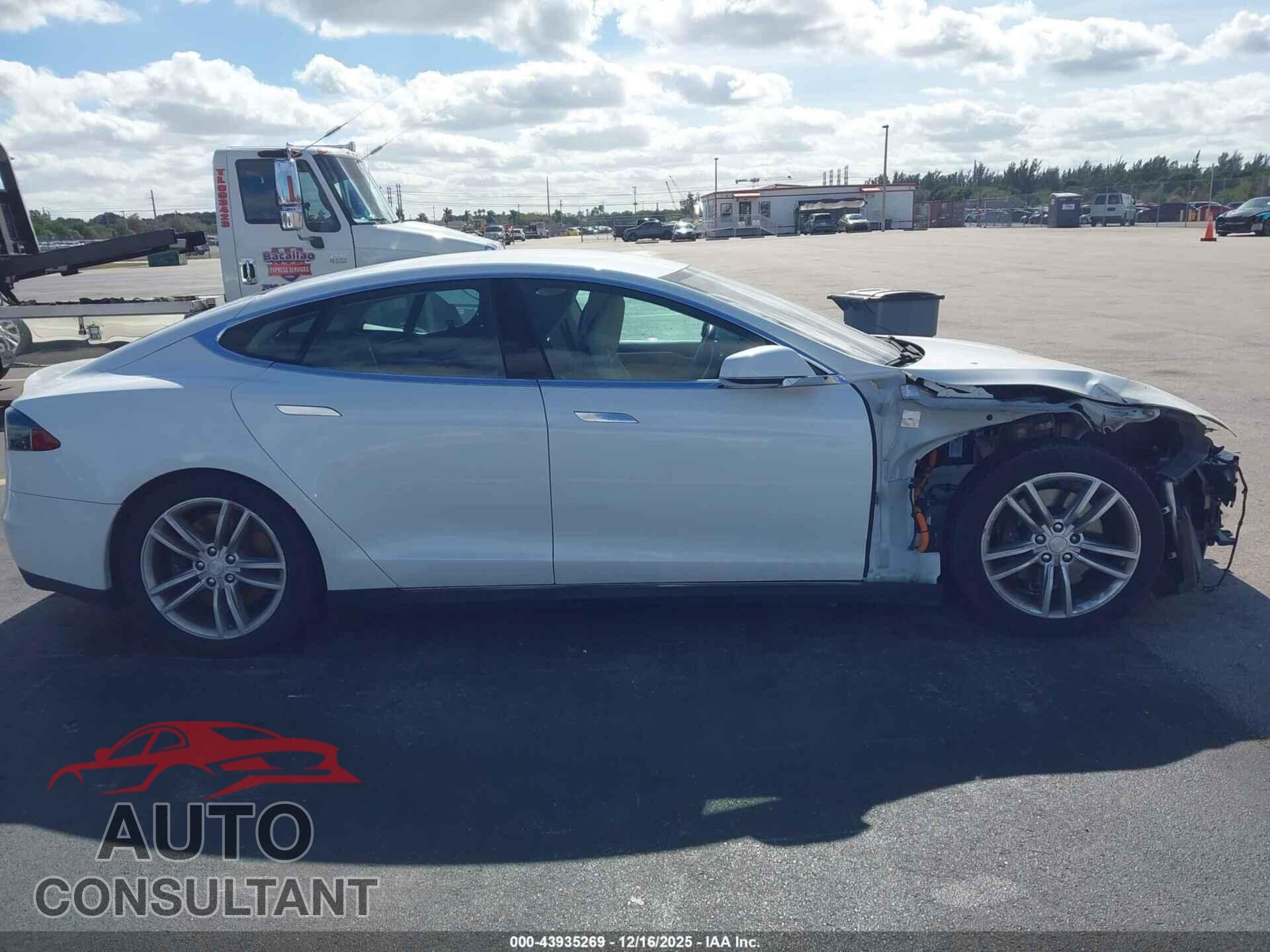 TESLA MODEL S 2013 - 5YJSA1CN0DFP03382