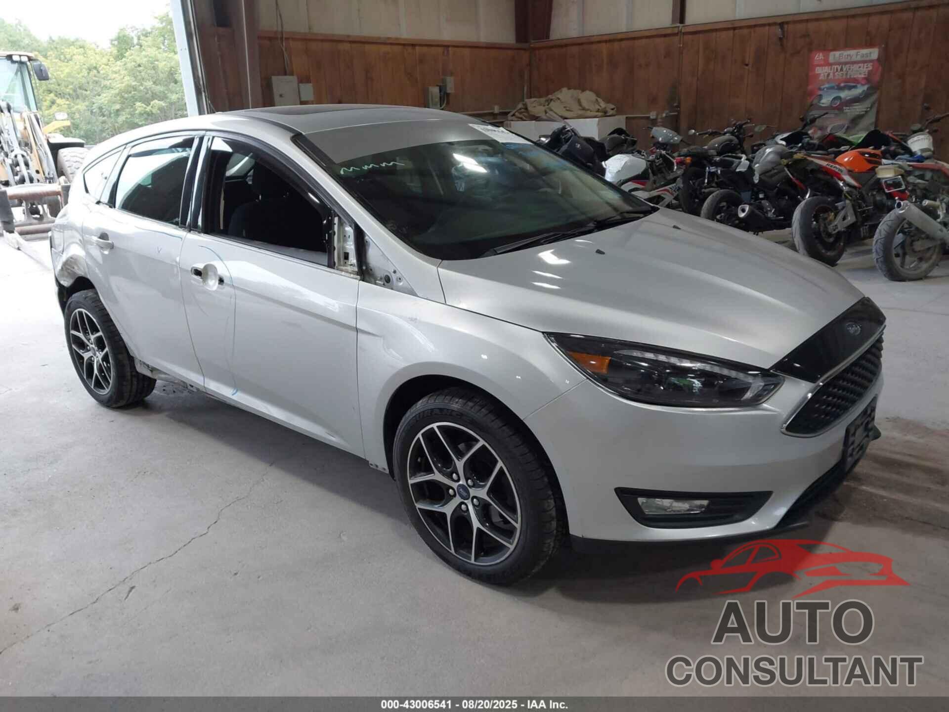 FORD FOCUS 2017 - 1FADP3M28HL212994