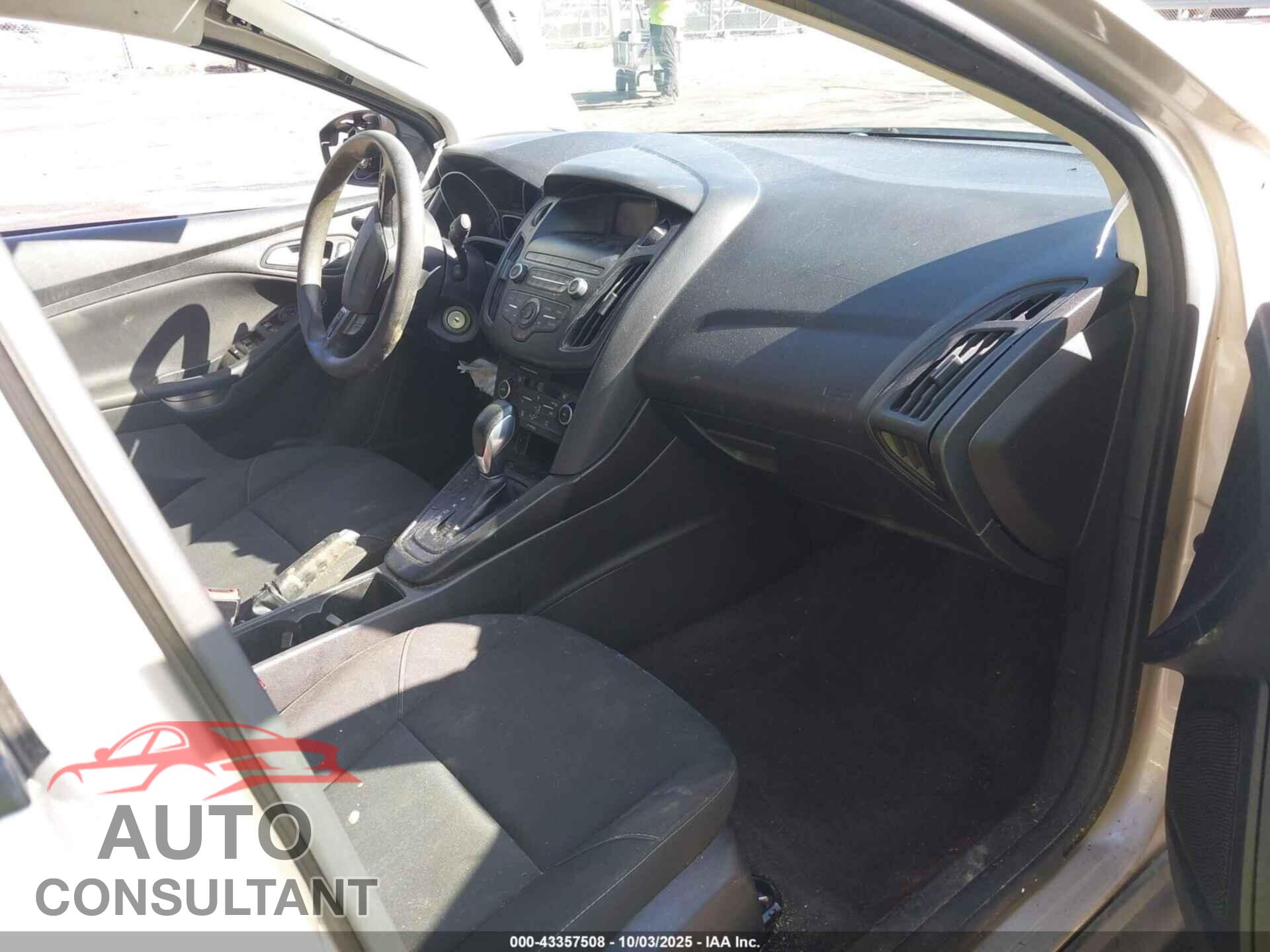 FORD FOCUS 2018 - 1FADP3FEXJL210077