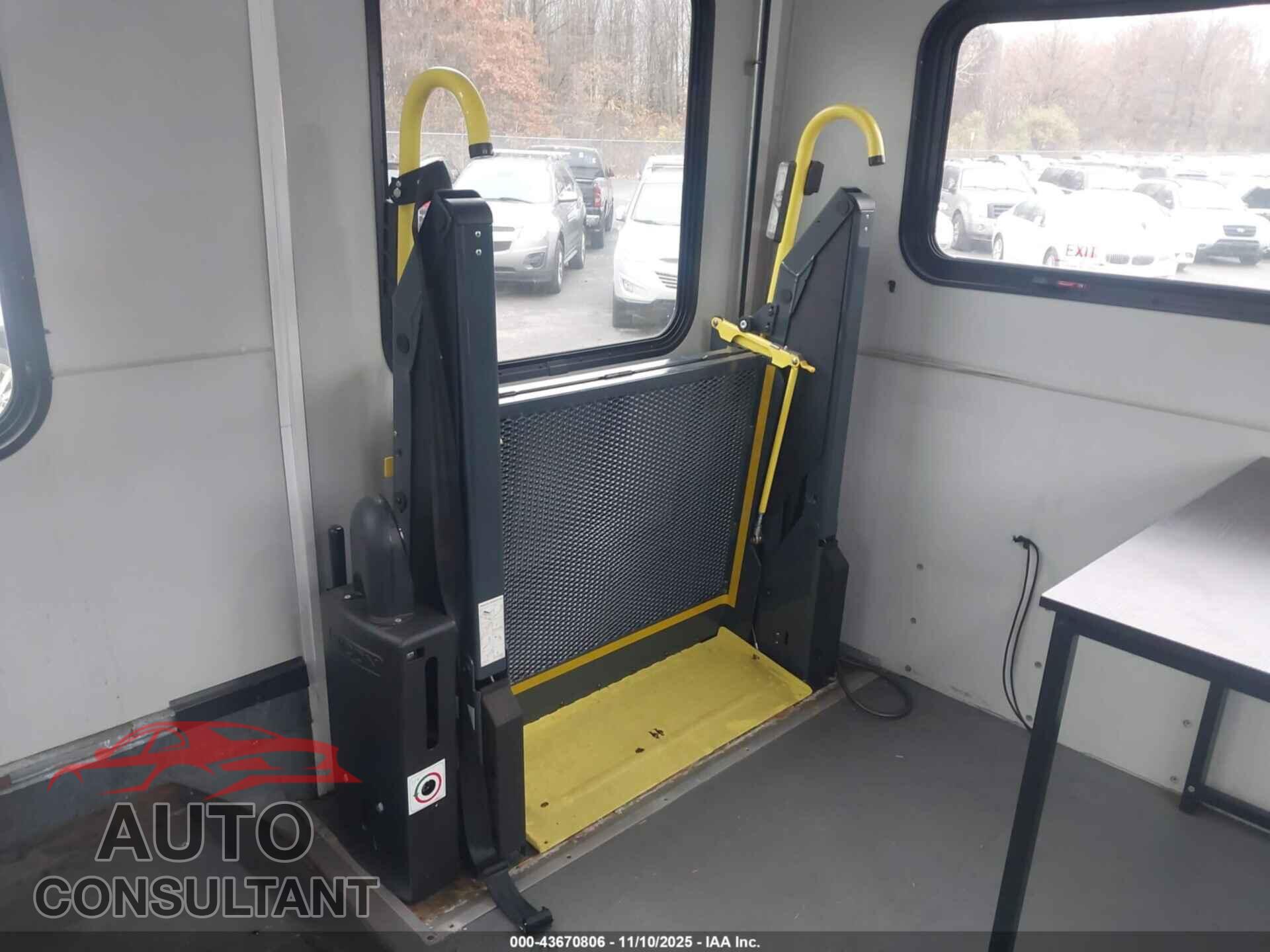 FORD E-450 CUTAWAY 2015 - 1FDFE4FS7FDA09660