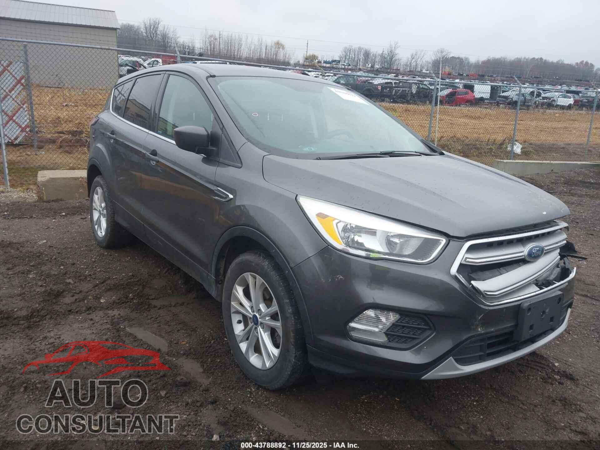 FORD ESCAPE 2017 - 1FMCU0GD5HUB98505