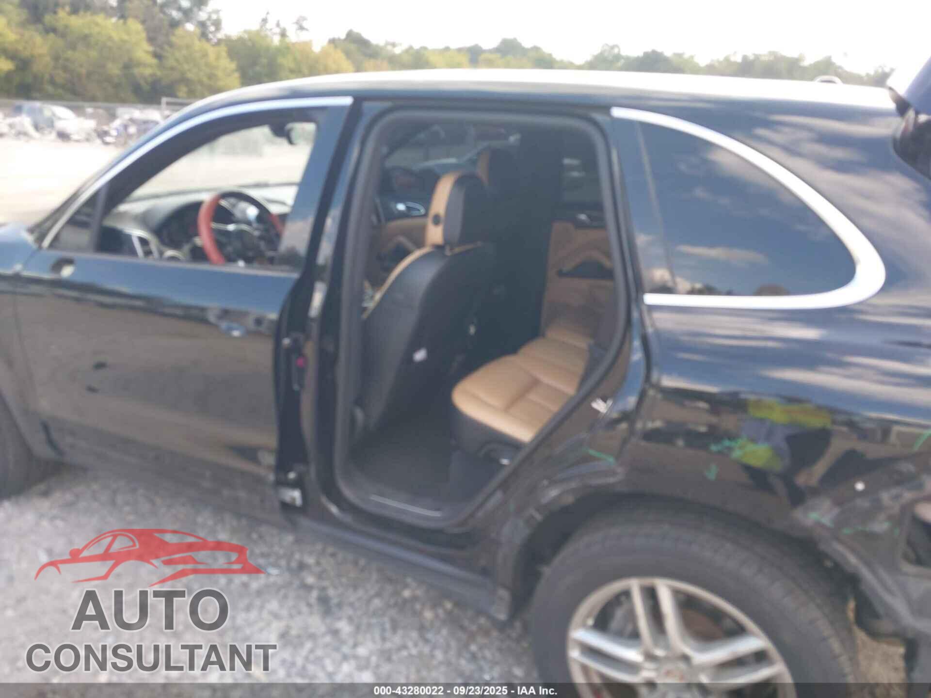 PORSCHE CAYENNE 2016 - WP1AA2A29GKA36246