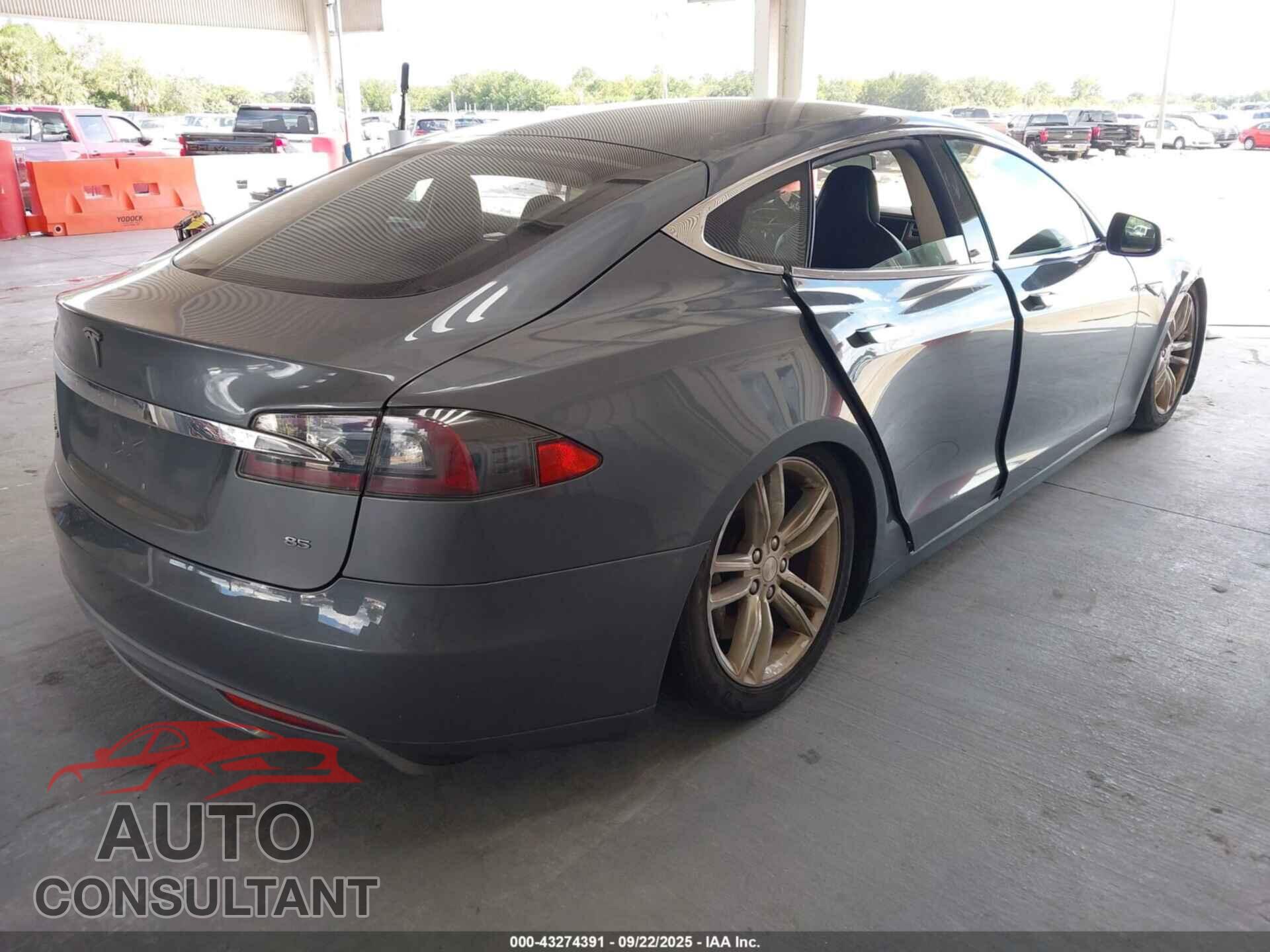 TESLA MODEL S 2013 - 5YJSA1DN5DFP13551