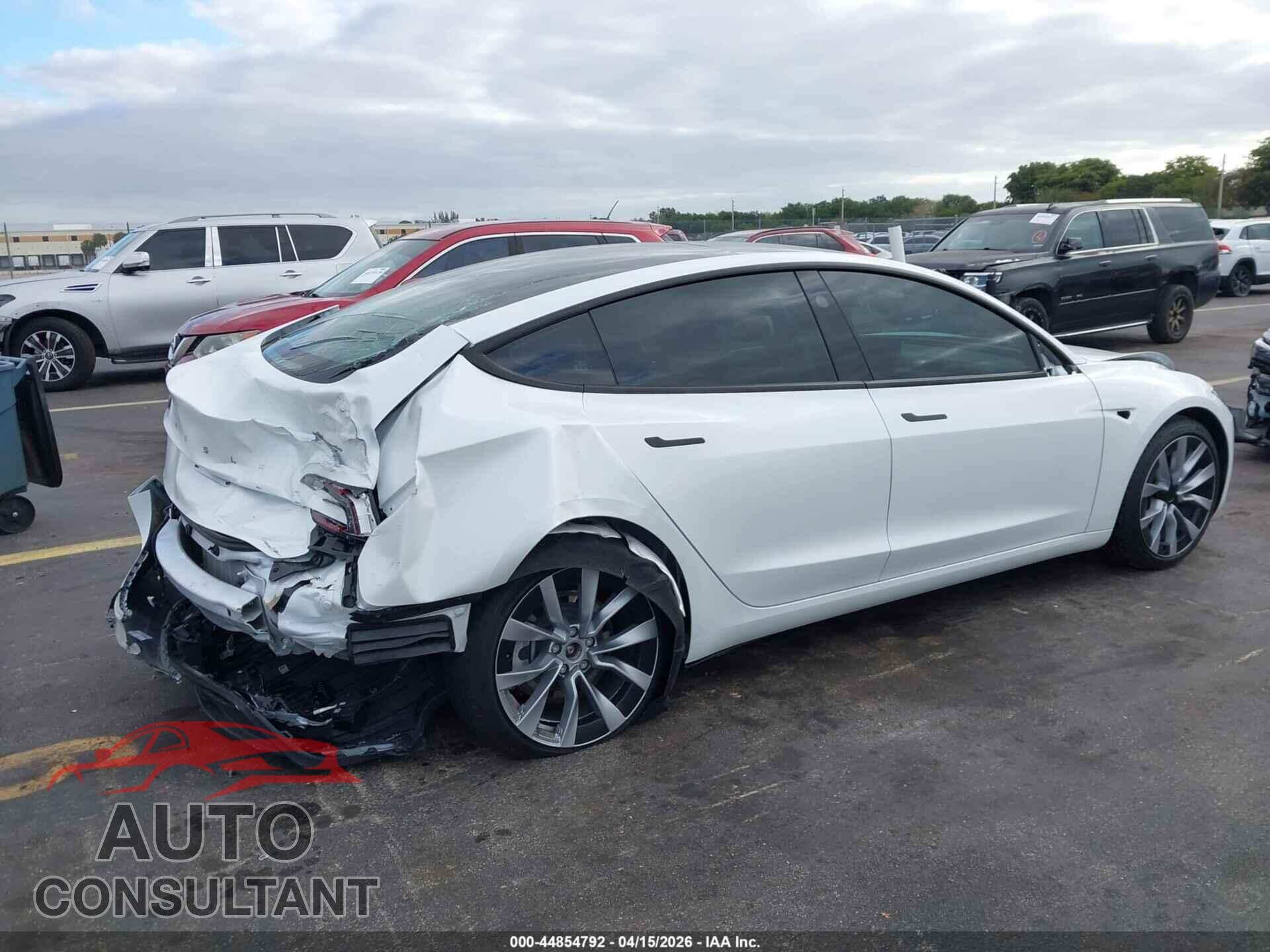 TESLA MODEL 3 2025 - 5YJ3E1EA5SF044151