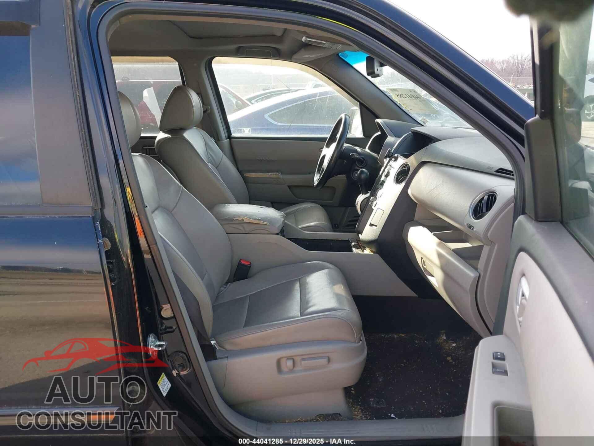 HONDA PILOT 2010 - 5FNYF4H51AB012945