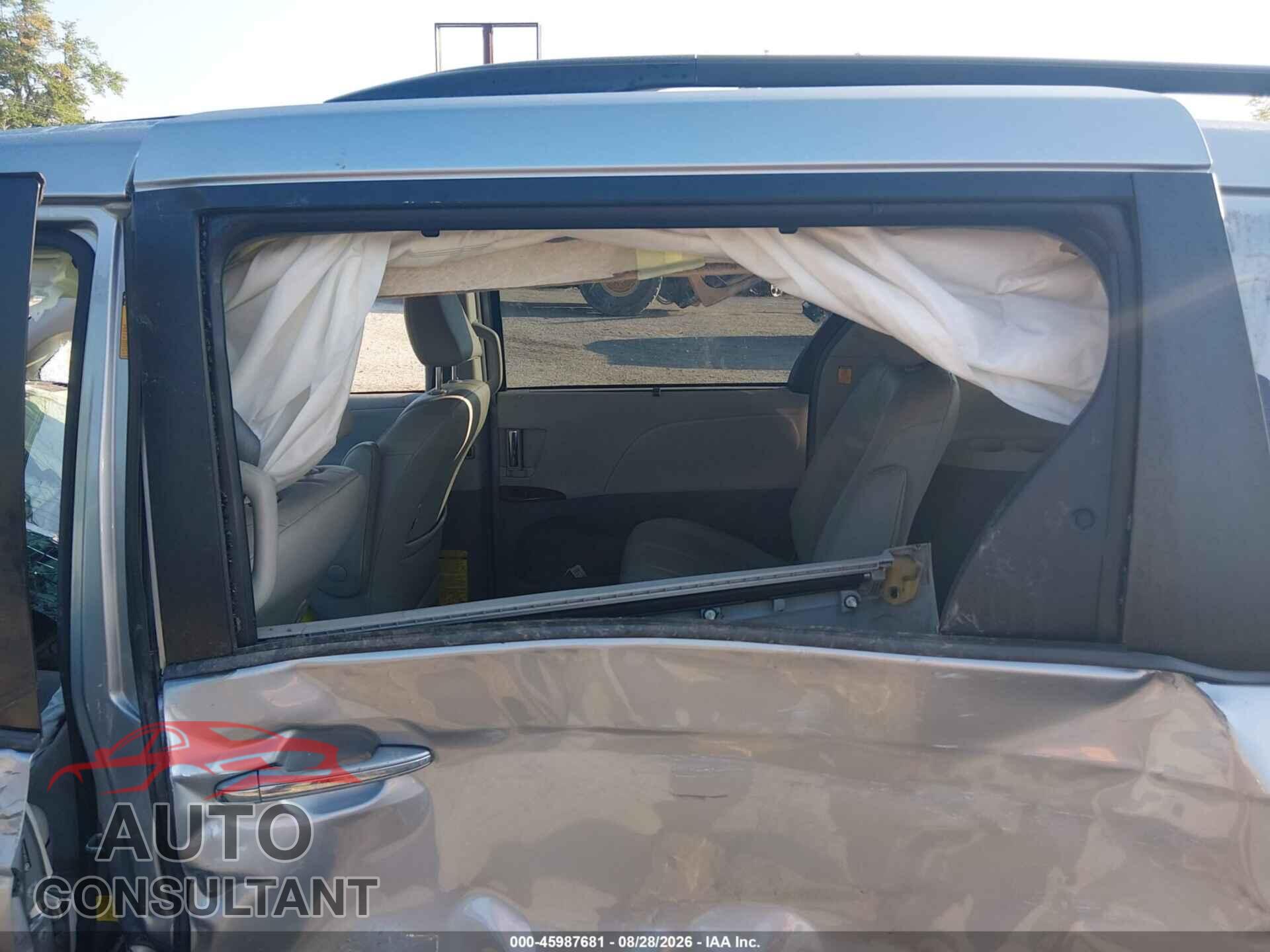TOYOTA SIENNA 2013 - 5TDYK3DC8DS290803
