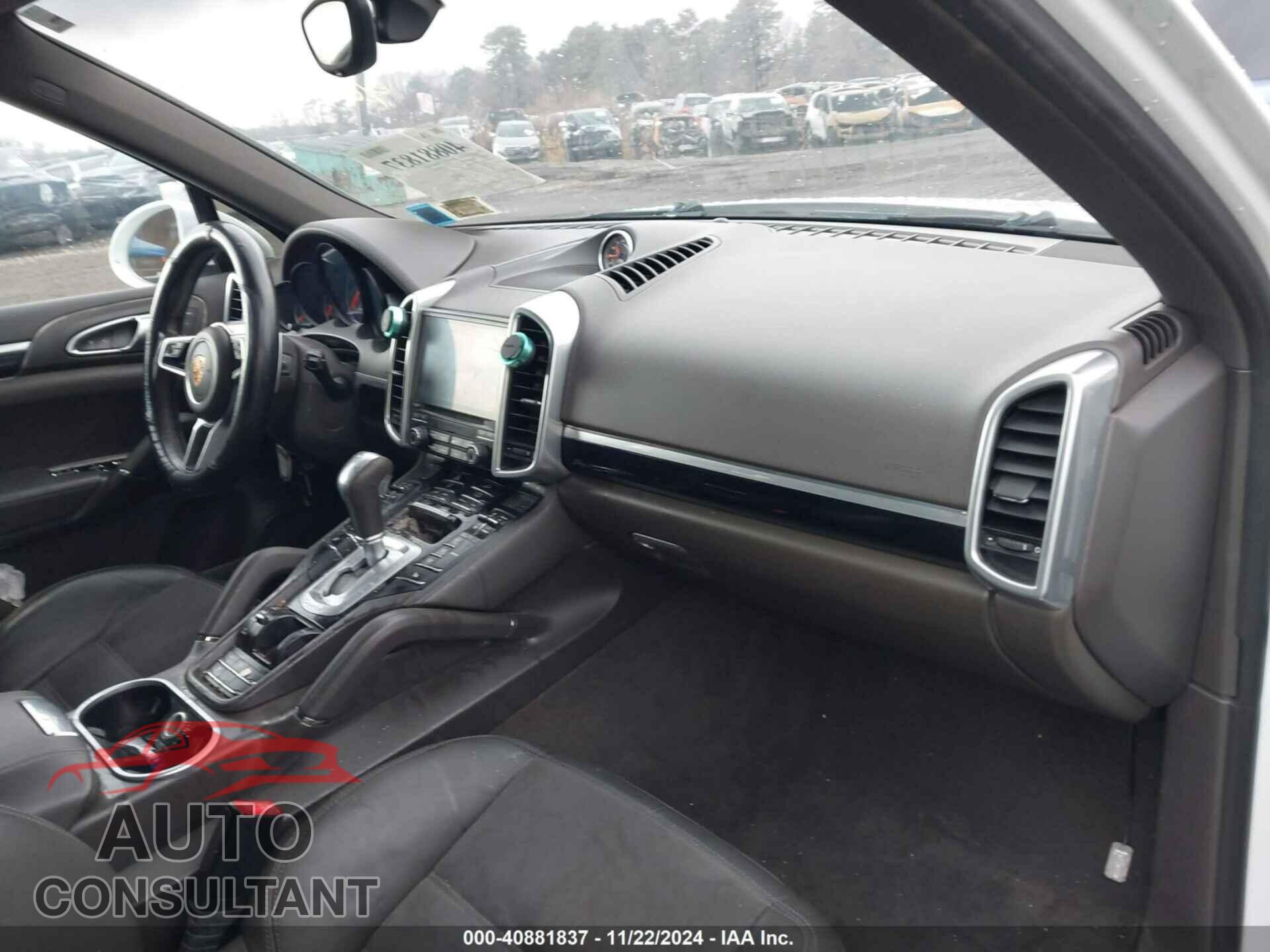PORSCHE CAYENNE 2017 - WP1AA2A29HKA84489