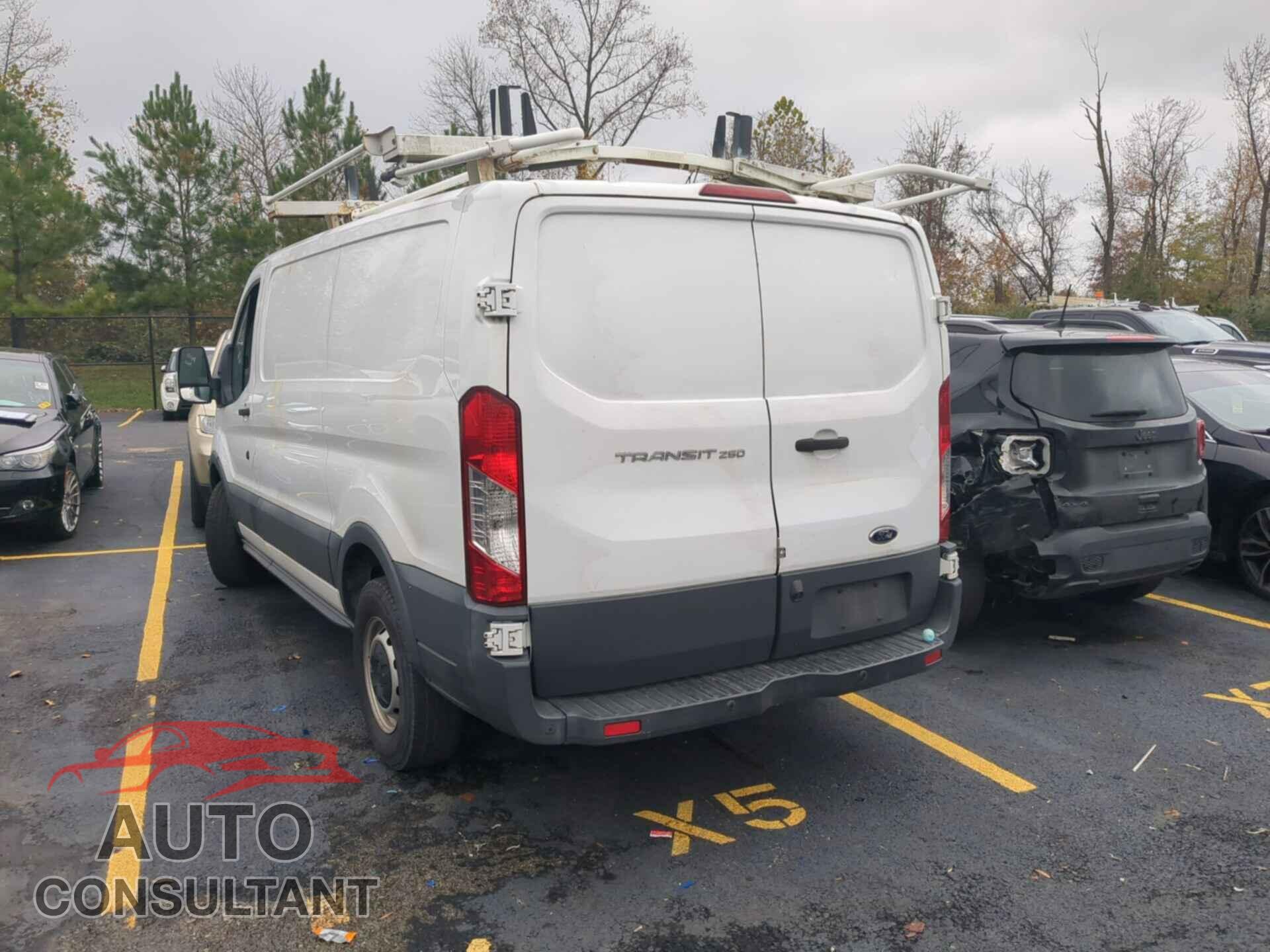 FORD TRANSIT 2017 - 1FTYR1YM5HKB43595