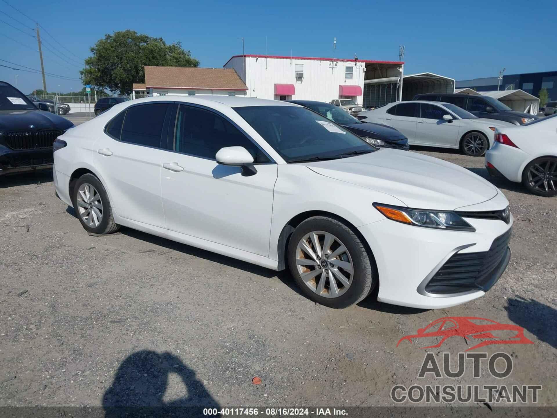 TOYOTA CAMRY 2022 - 4T1C11AK6NU622744