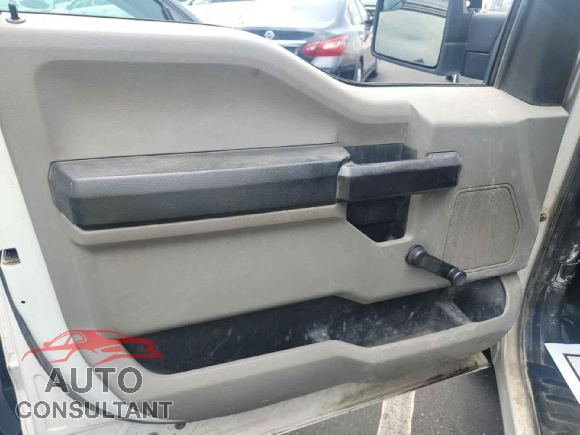 FORD F150 2018 - 1FTMF1CB4JFA19829