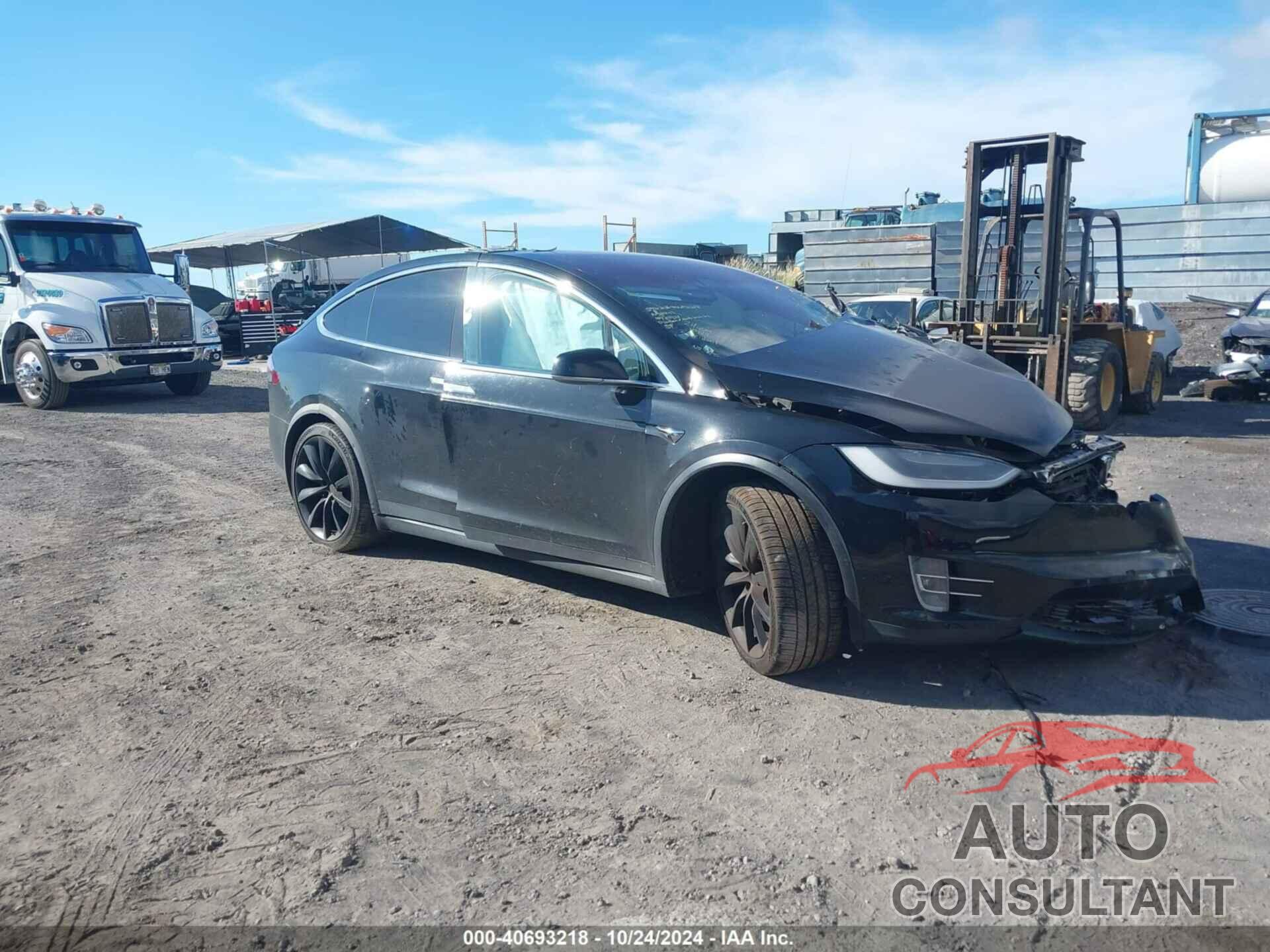 TESLA MODEL X 2018 - 5YJXCAE20JF090985
