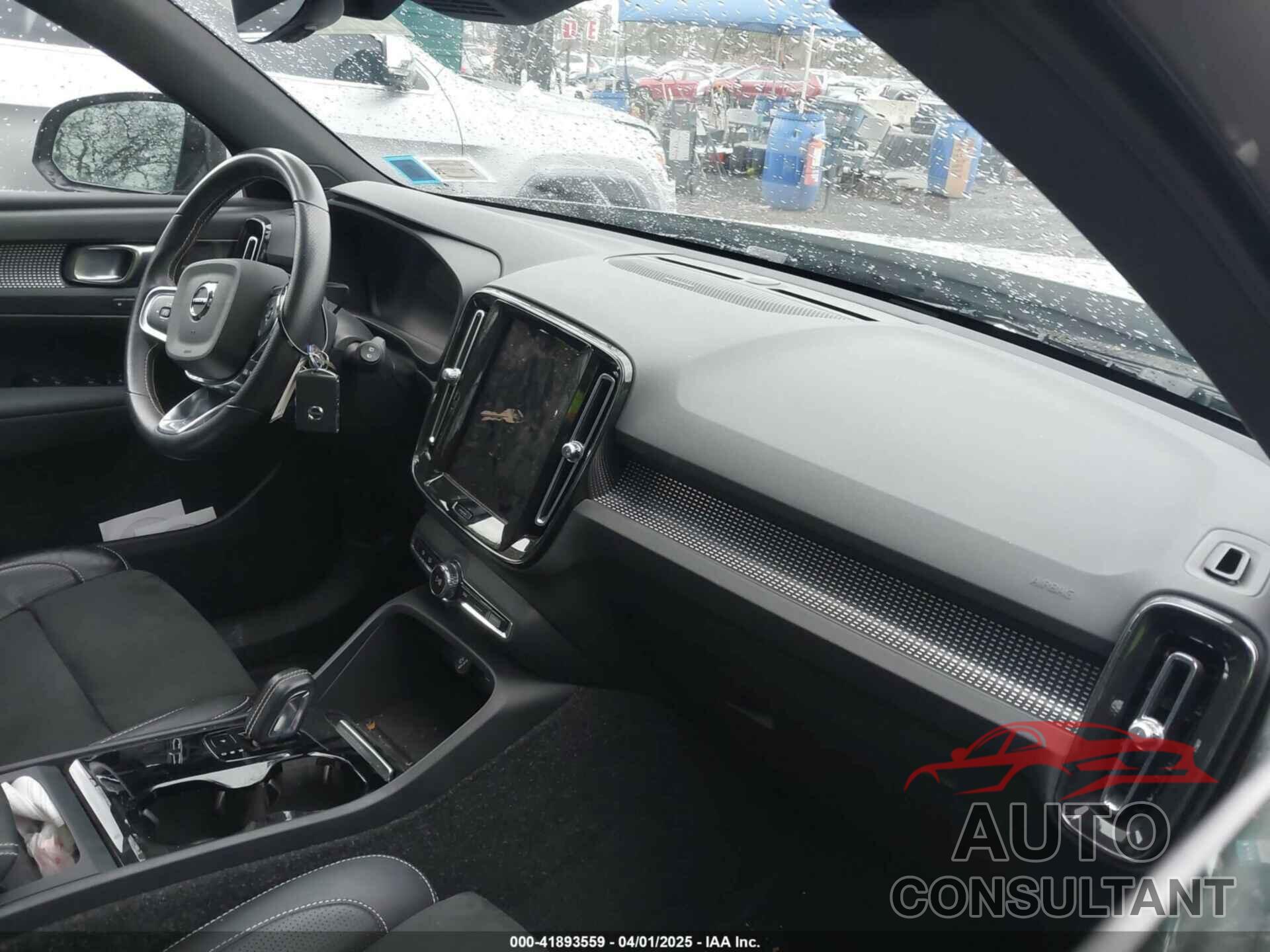 VOLVO XC40 RECHARGE PURE ELECTRIC 2021 - YV4ED3UR4M2525316