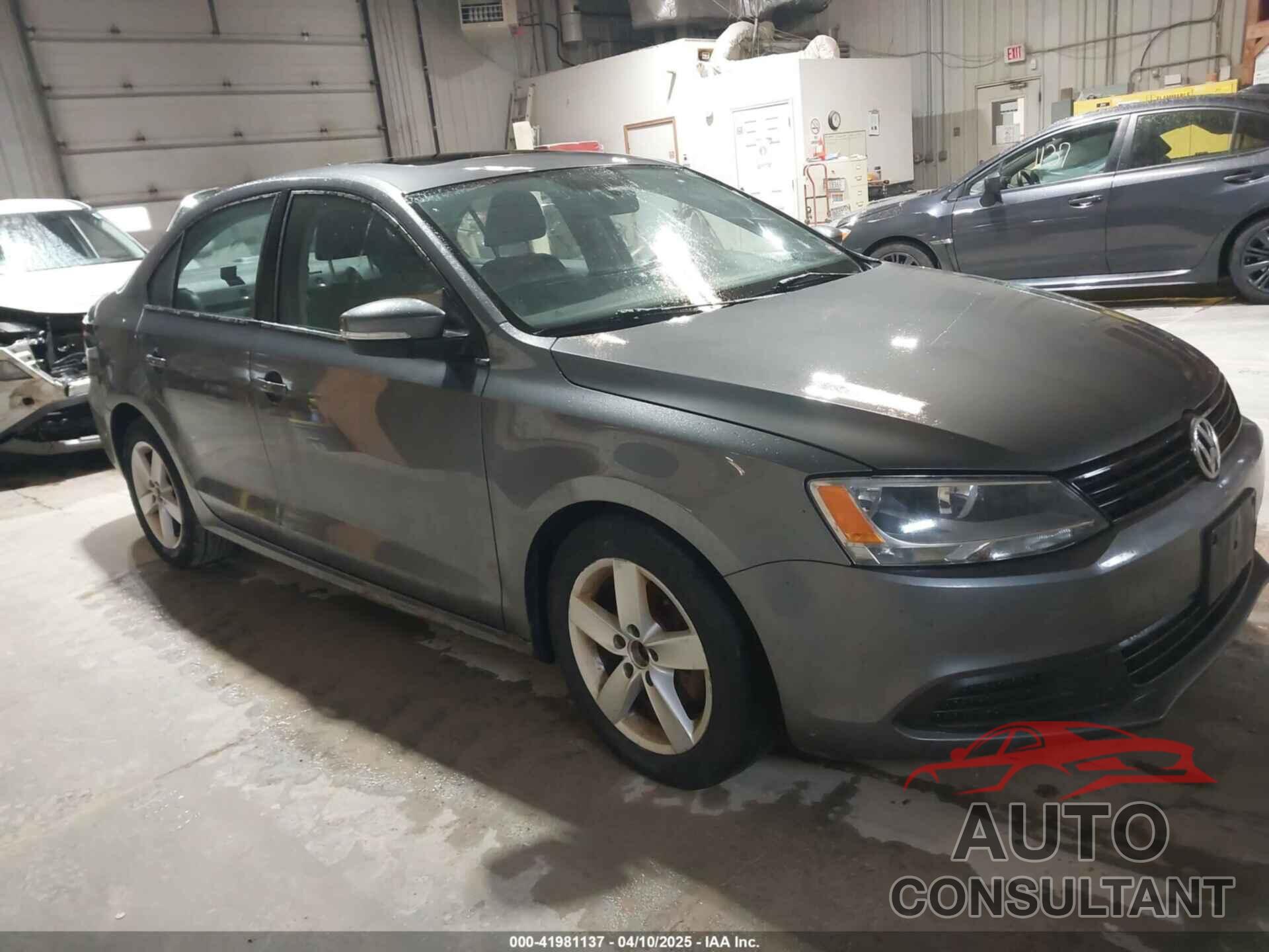 VOLKSWAGEN JETTA 2011 - 3VWLL7AJ4BM086978