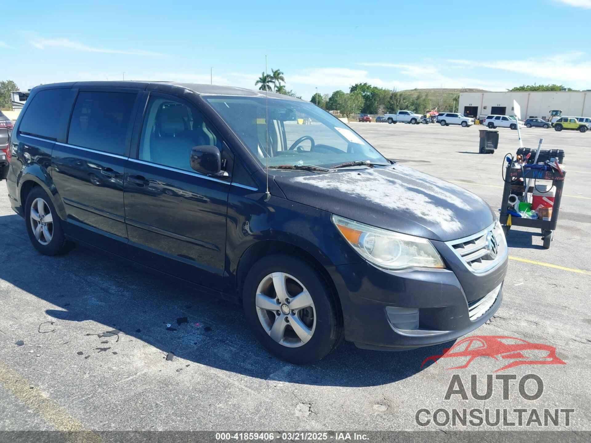 VOLKSWAGEN ROUTAN 2010 - 2V4RW3D10AR424088