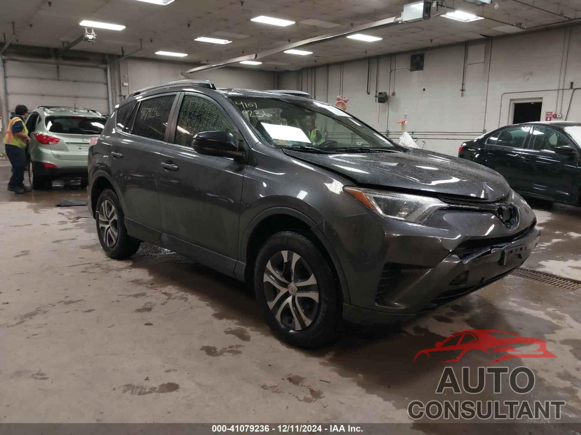 TOYOTA RAV4 2017 - JTMBFREV6HJ709411