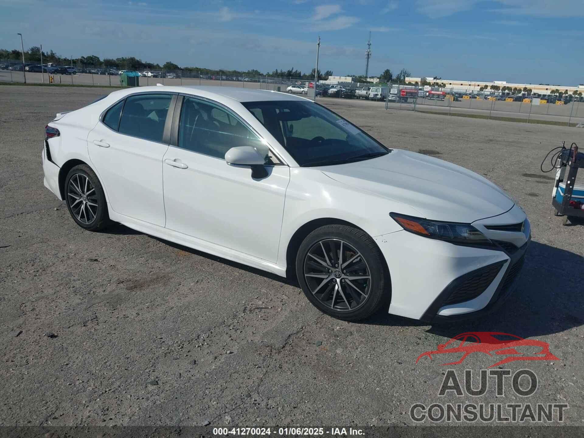 TOYOTA CAMRY 2022 - 4T1T11AK7NU637348