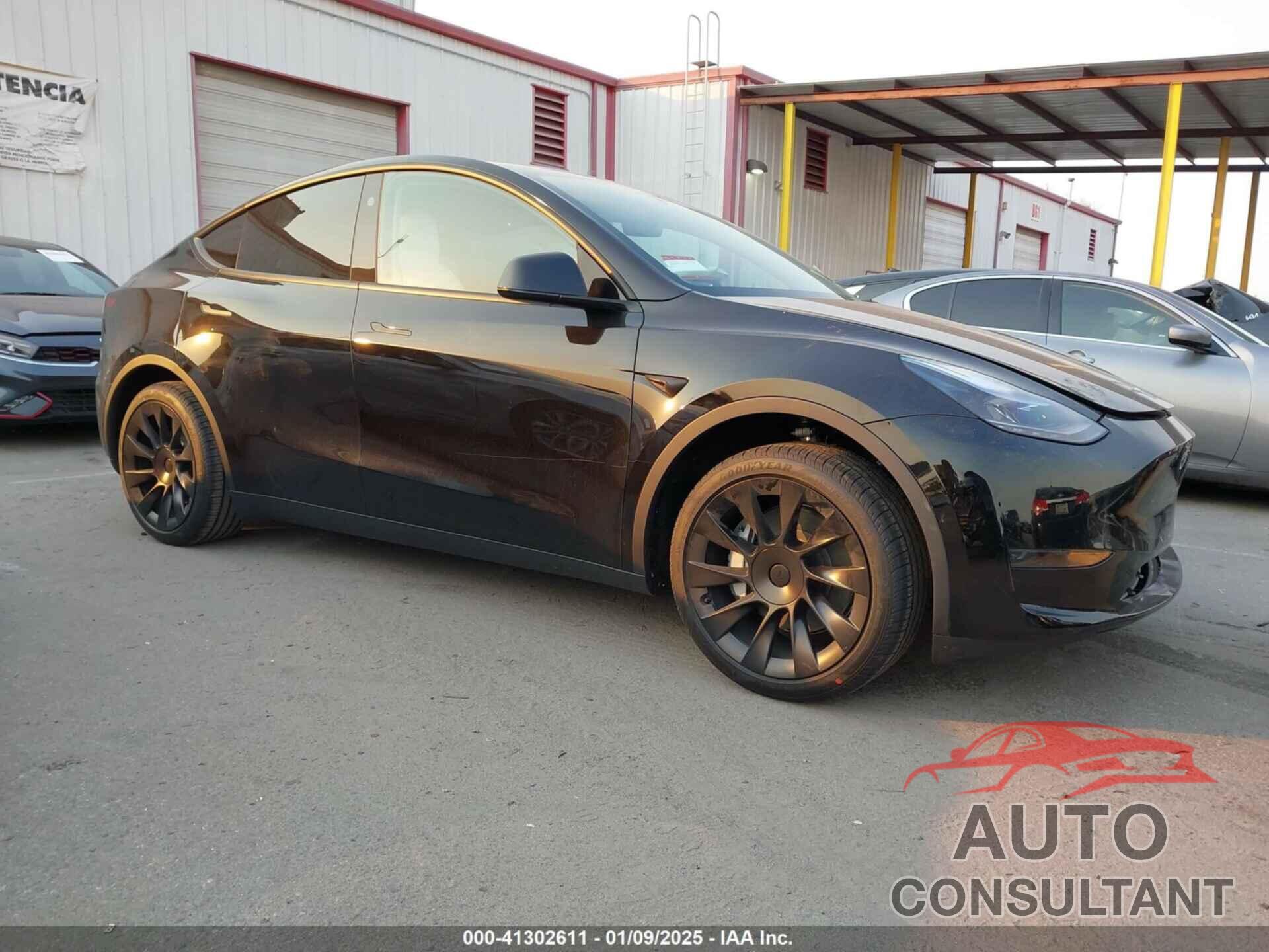 TESLA MODEL Y 2025 - 7SAYGDED5SF281818