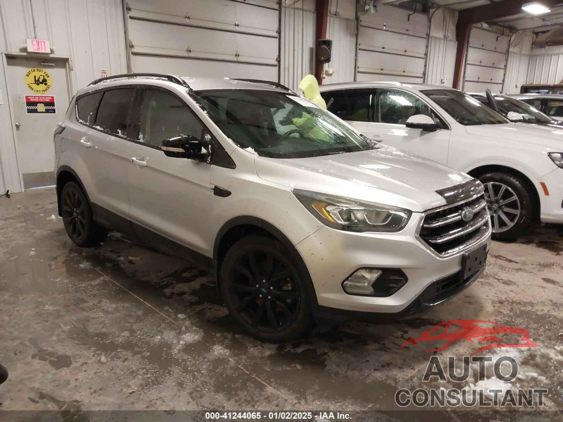 FORD ESCAPE 2017 - 1FMCU9J91HUA81688