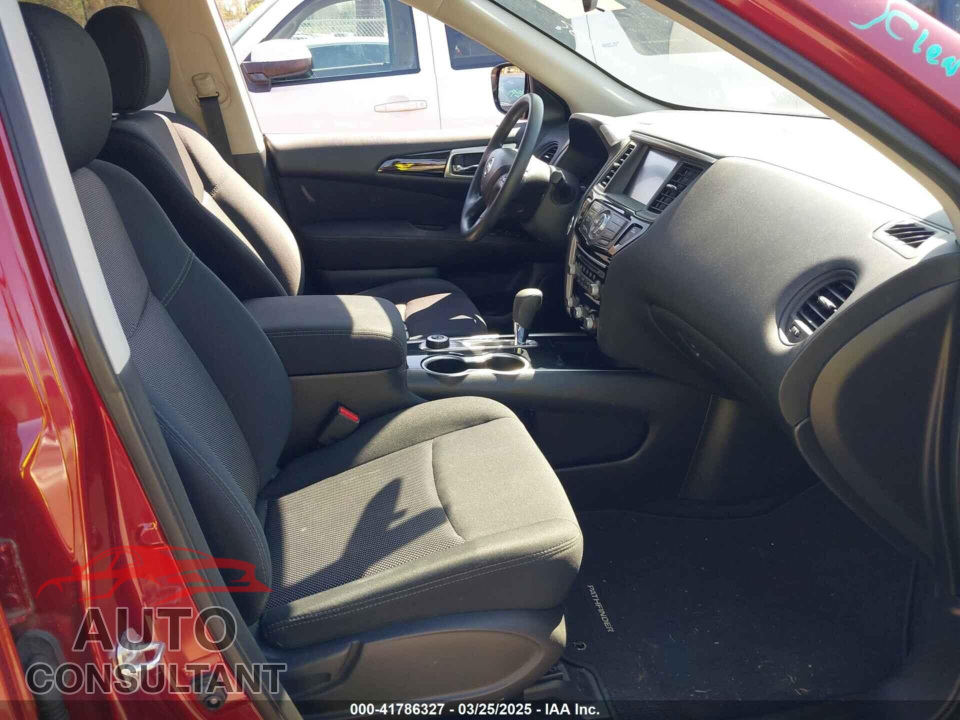 NISSAN PATHFINDER 2017 - 5N1DR2MM4HC681270