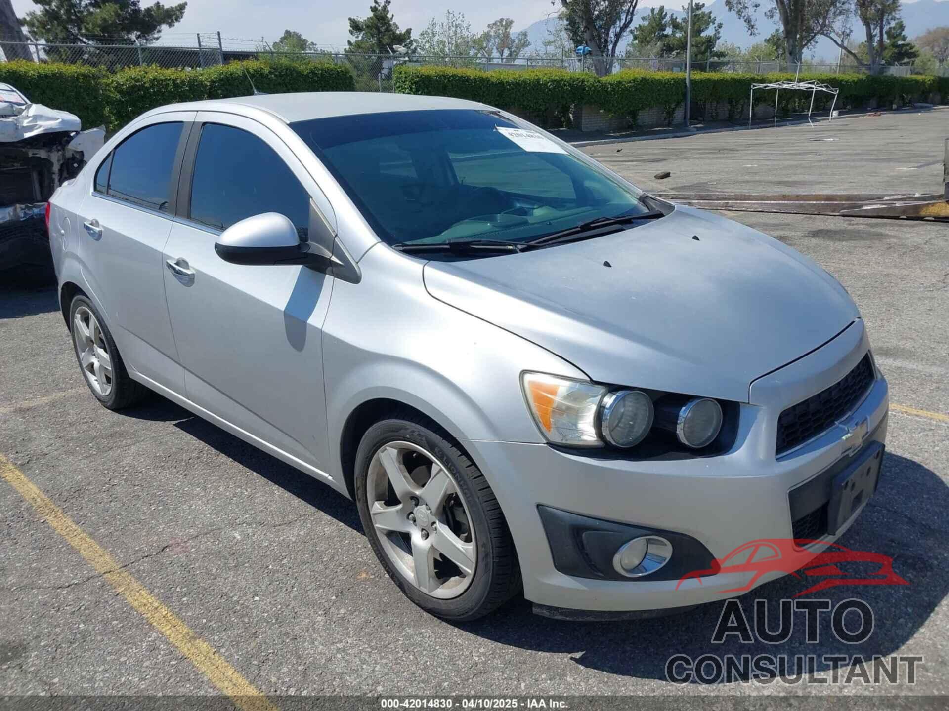 CHEVROLET SONIC 2014 - 1G1JE5SG1E4128009