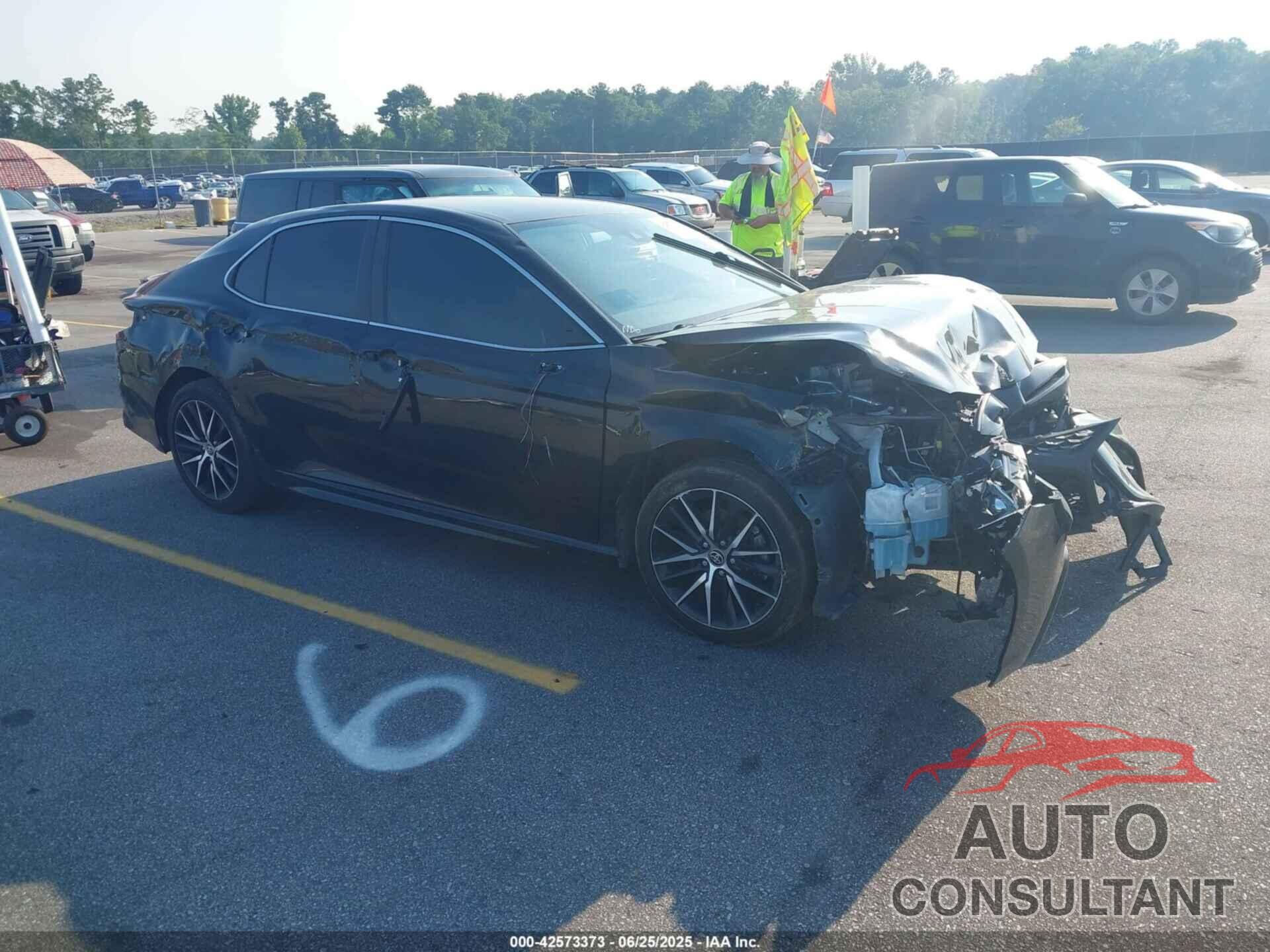 TOYOTA CAMRY 2022 - 4T1T11AK4NU046393