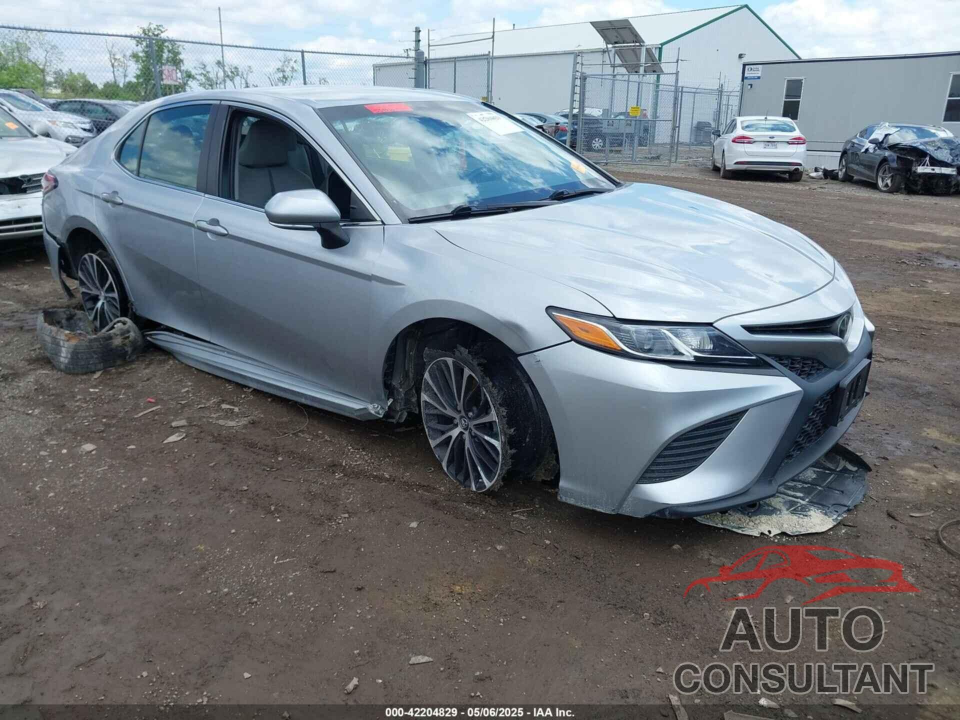 TOYOTA CAMRY 2018 - 4T1B11HK0JU559930