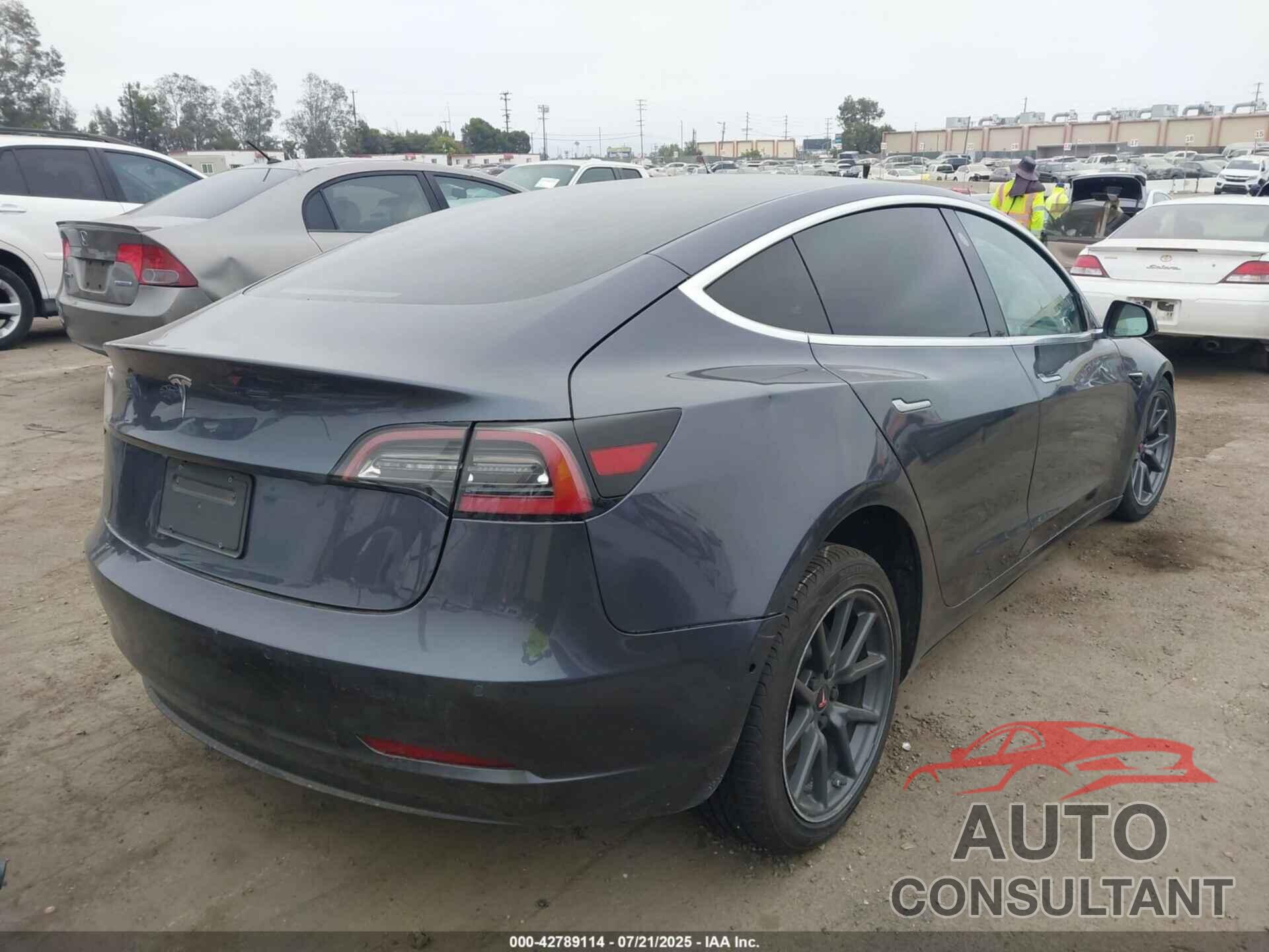 TESLA MODEL 3 2020 - 5YJ3E1EA0LF803452