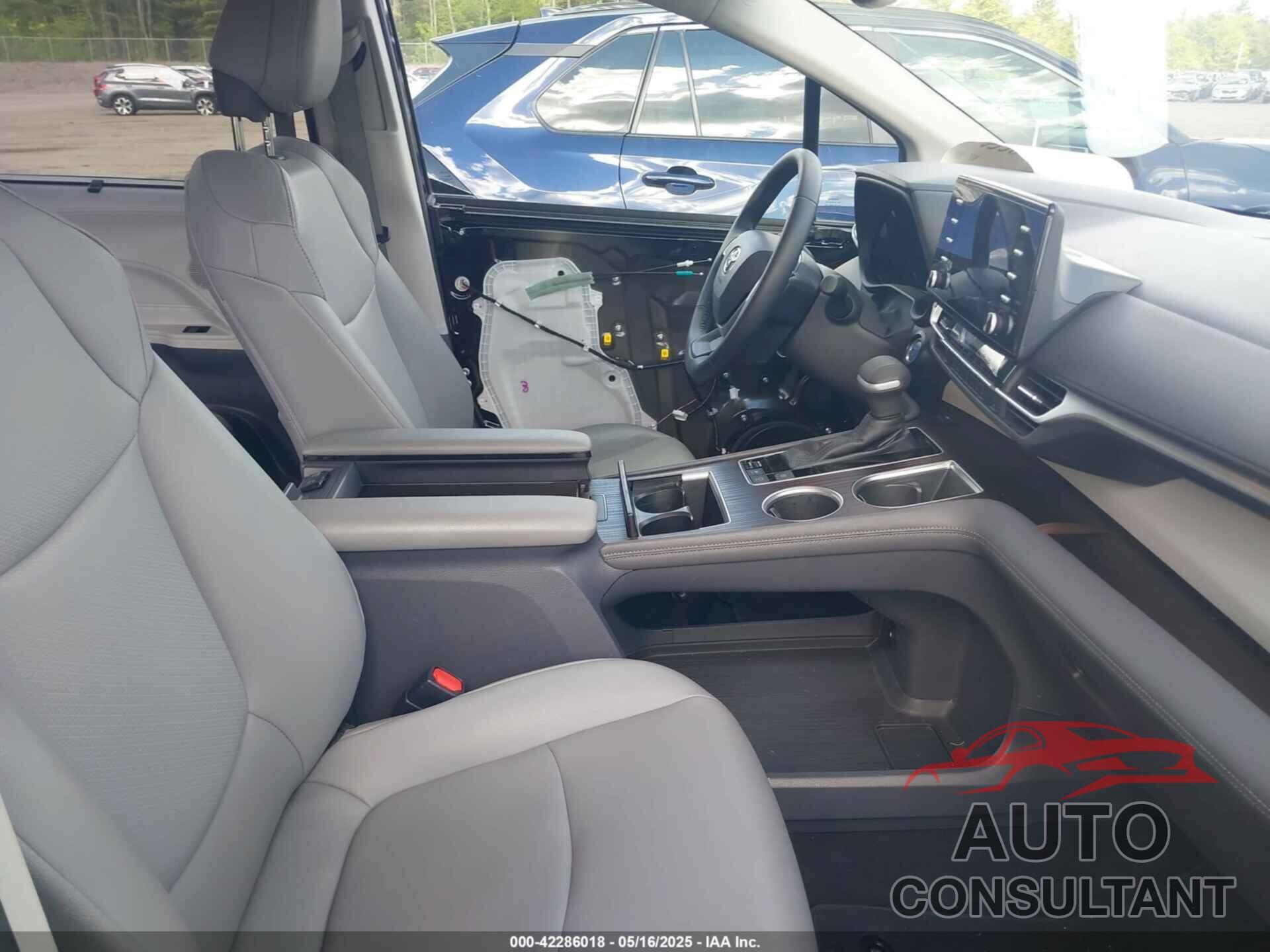 TOYOTA SIENNA 2022 - 5TDYSKFC2NS042734