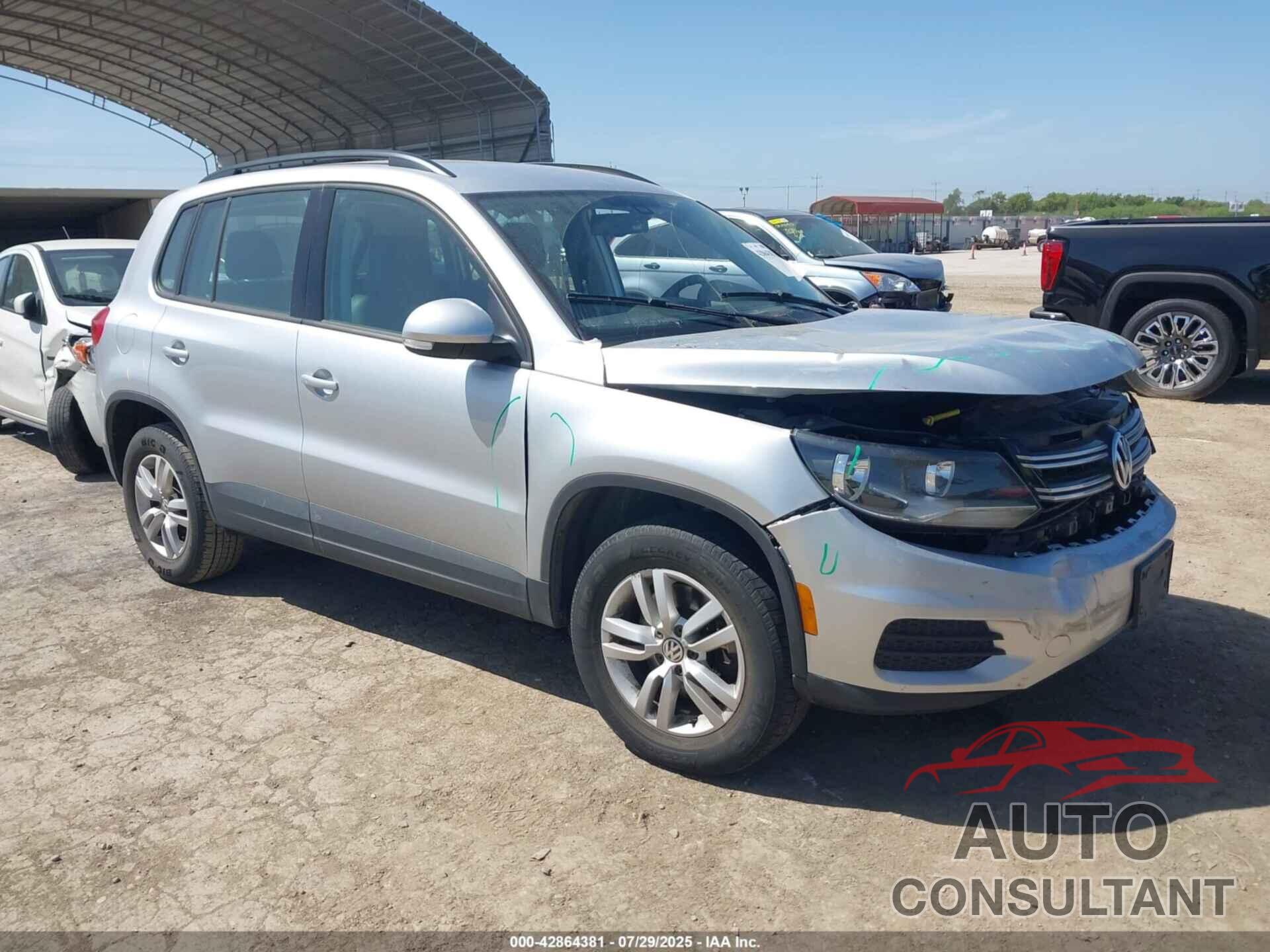 VOLKSWAGEN TIGUAN 2017 - WVGBV7AX1HK007484