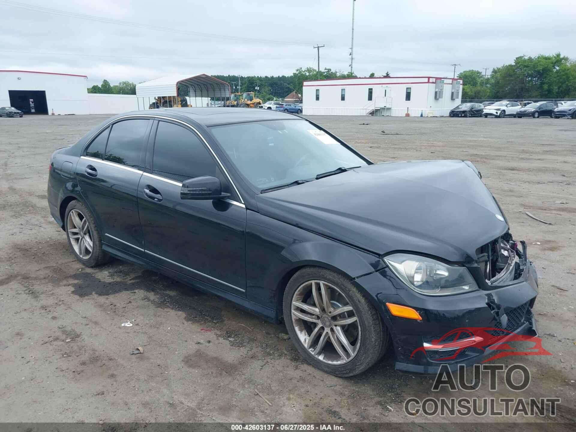 MERCEDES-BENZ C 300 2013 - WDDGF8ABXDR296387