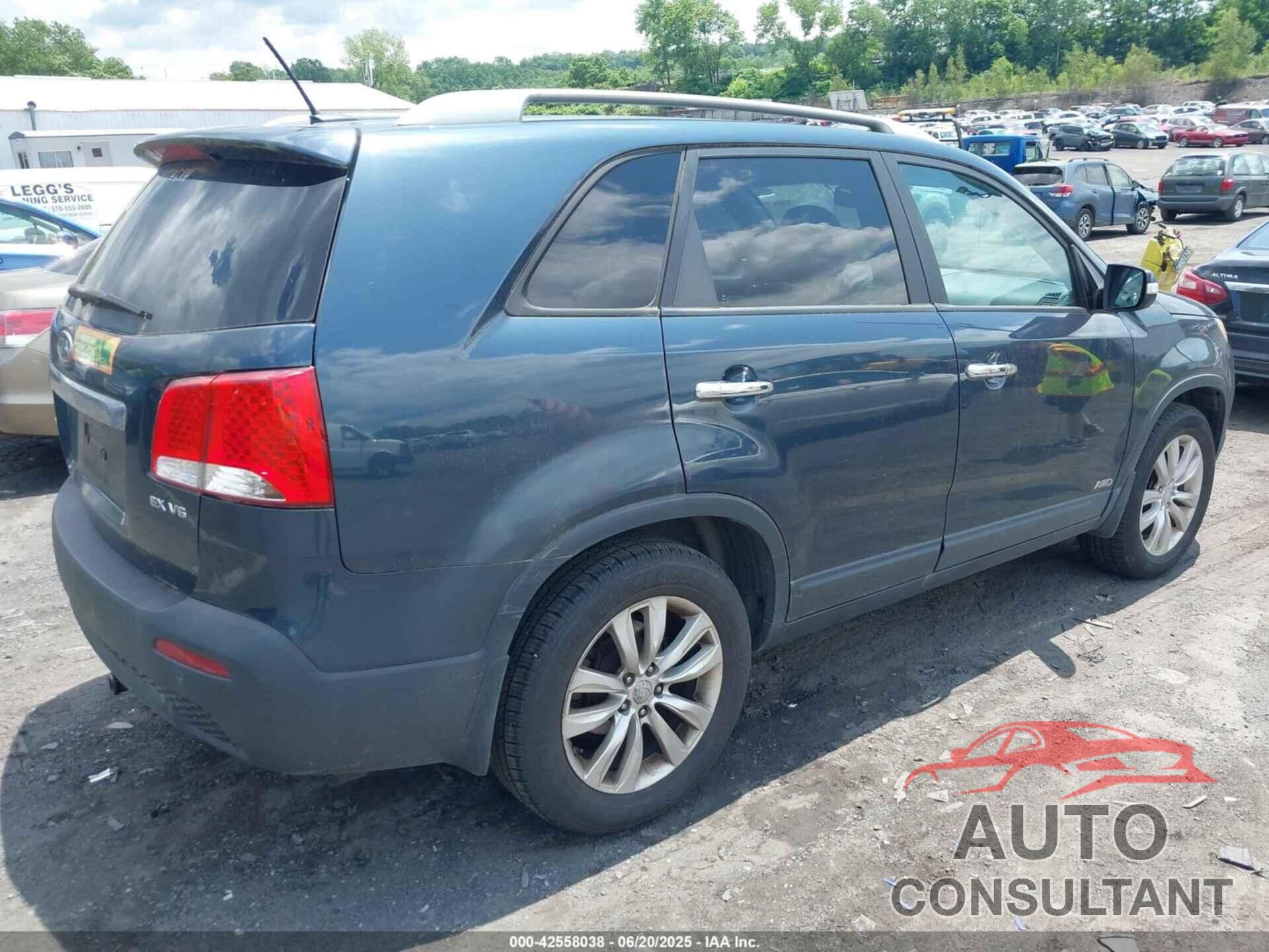 KIA SORENTO 2011 - 5XYKUDA24BG080632
