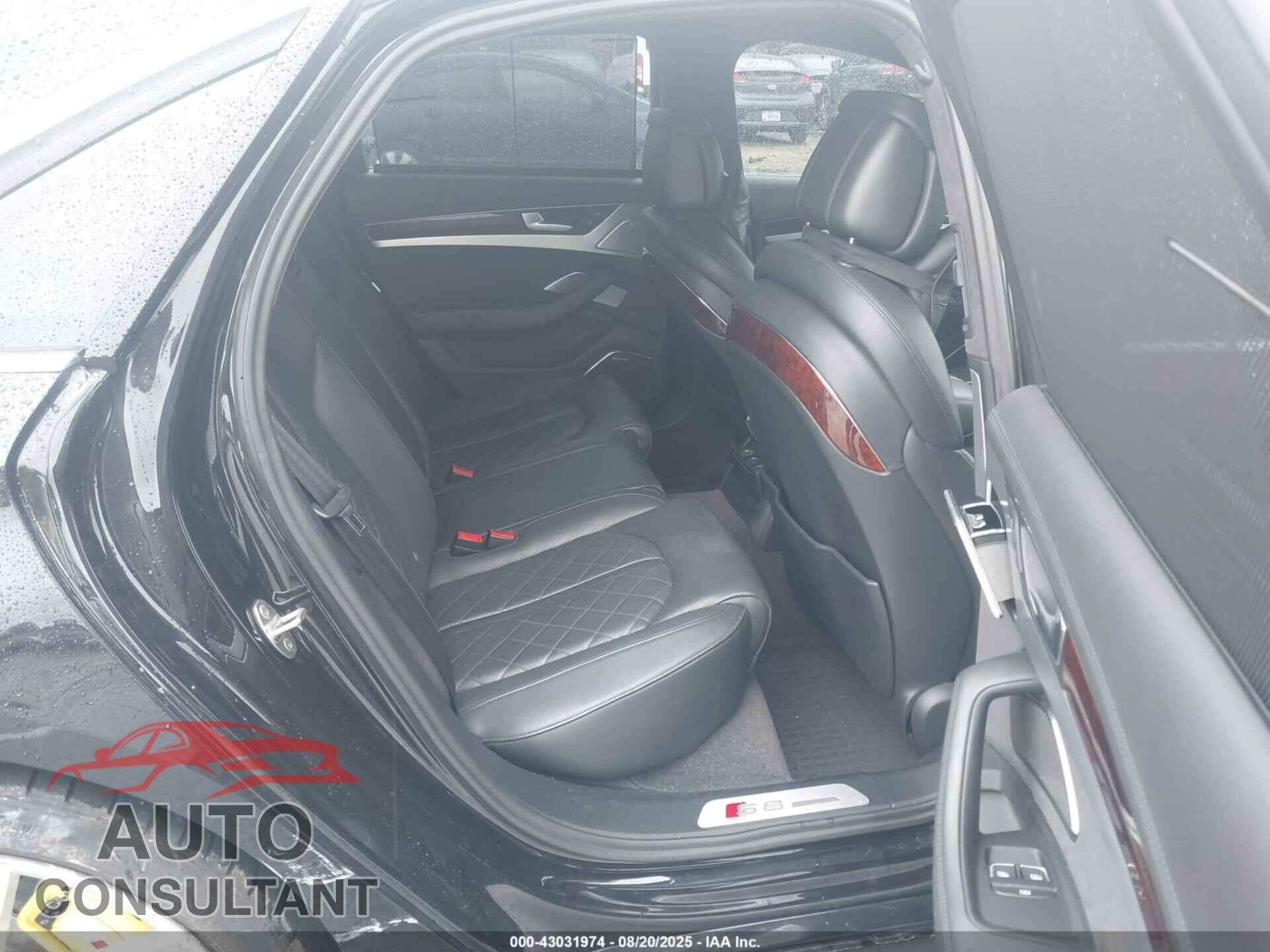 AUDI S8 2013 - WAUD2AFD4DN033777