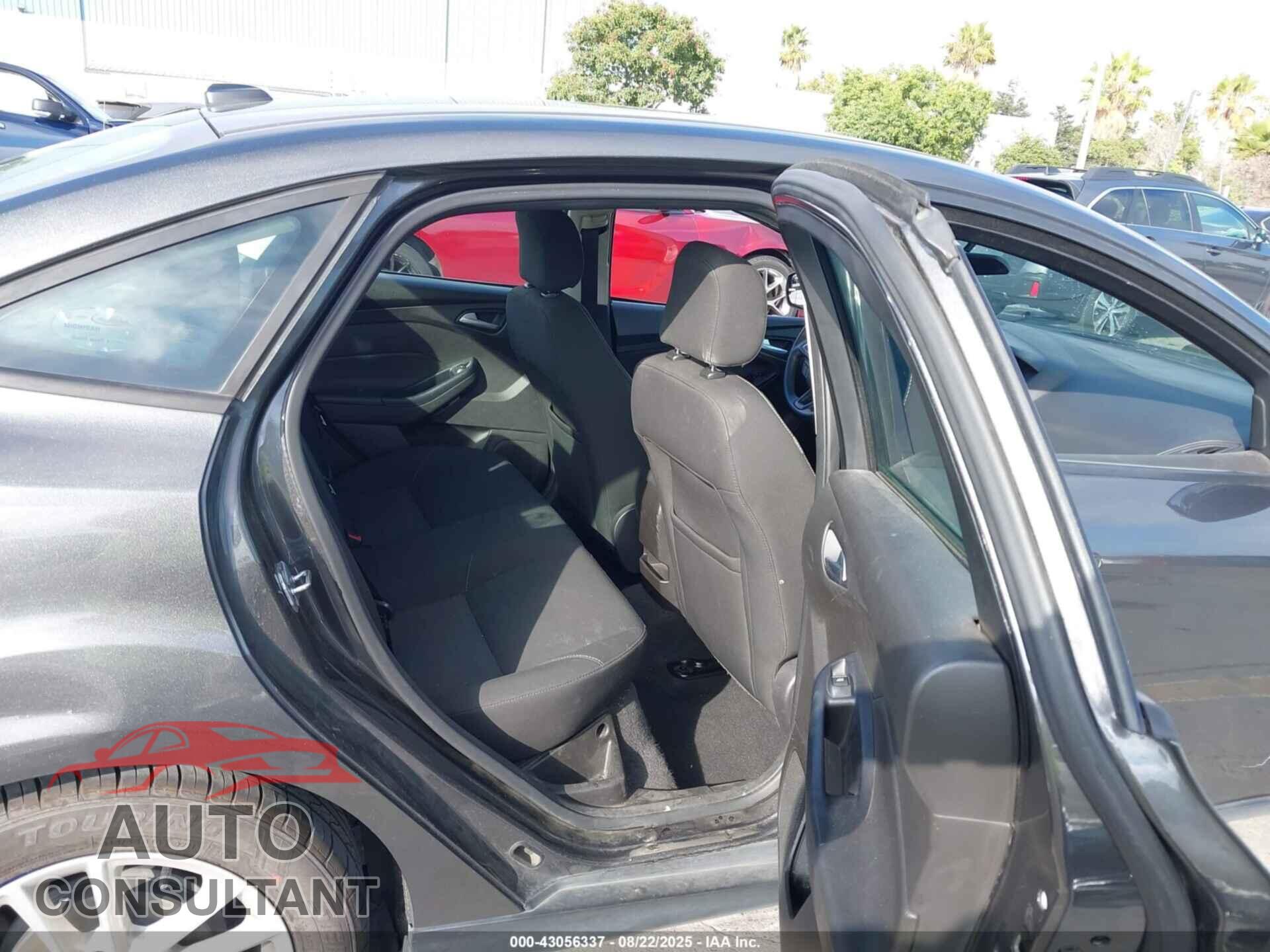 FORD FOCUS 2016 - 1FADP3F29GL297632