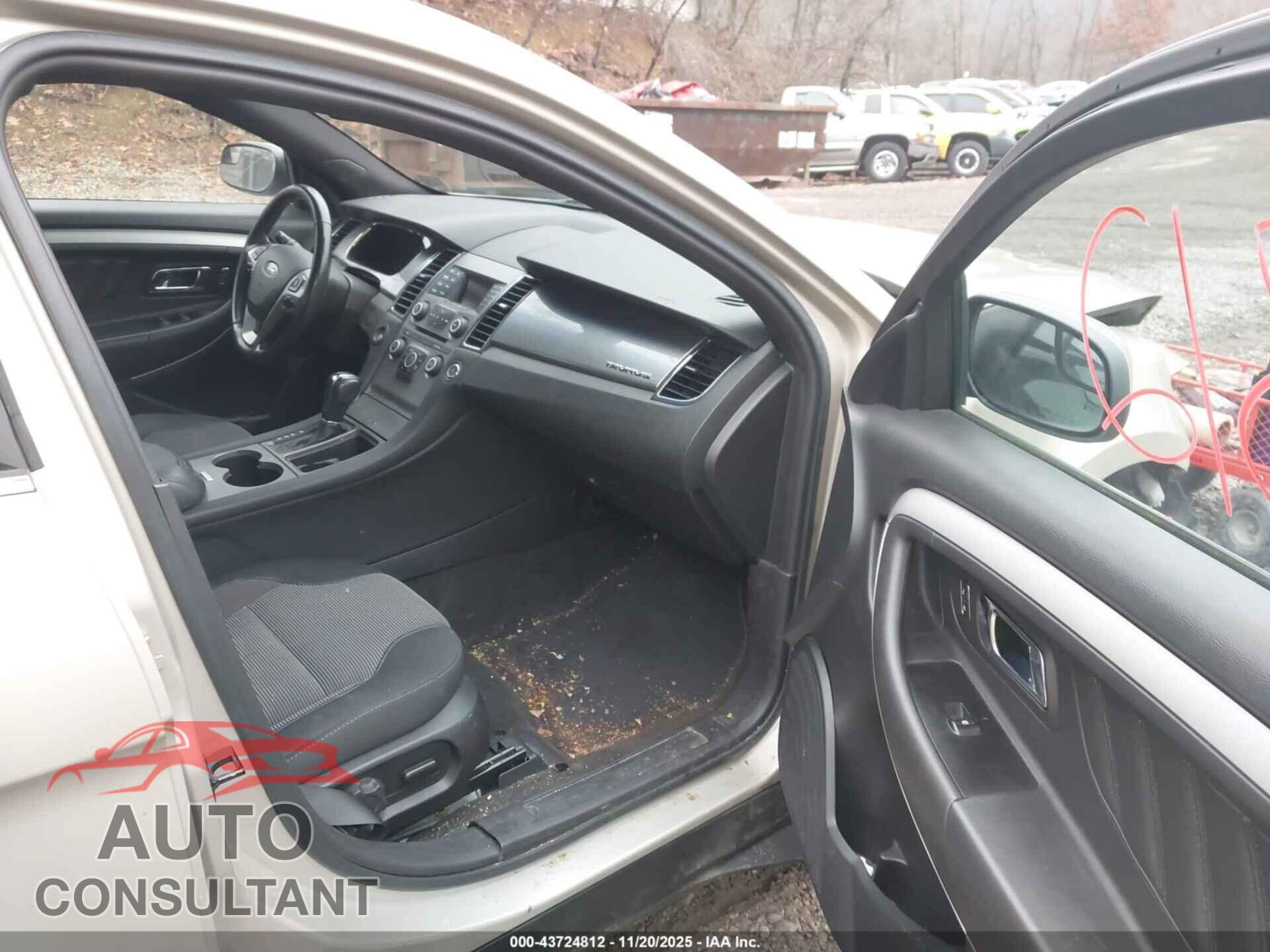 FORD TAURUS 2018 - 1FAHP2E83JG125436