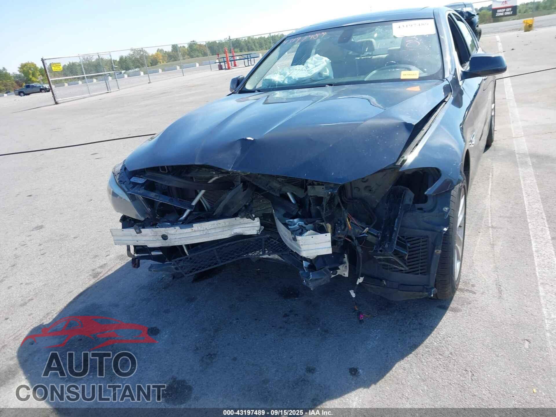 BMW 528I 2012 - WBAXH5C59CDW04782